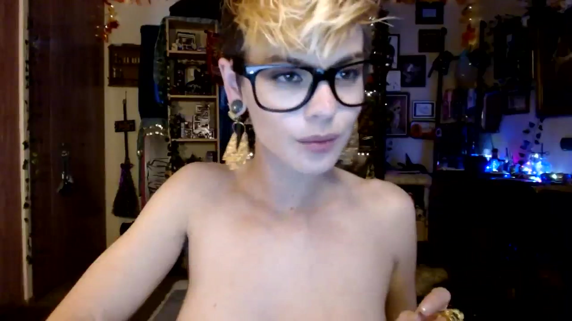 Gallery image thumbnail from Ancored's myfreecams stream on, 12/05/2023, 21:28 image 4 of 20