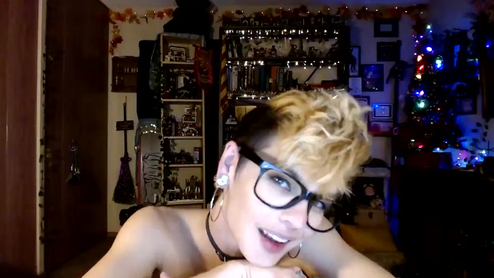 Gallery image thumbnail from Ancored's myfreecams stream on, 12/13/2023, 23:19 image 19 of 20