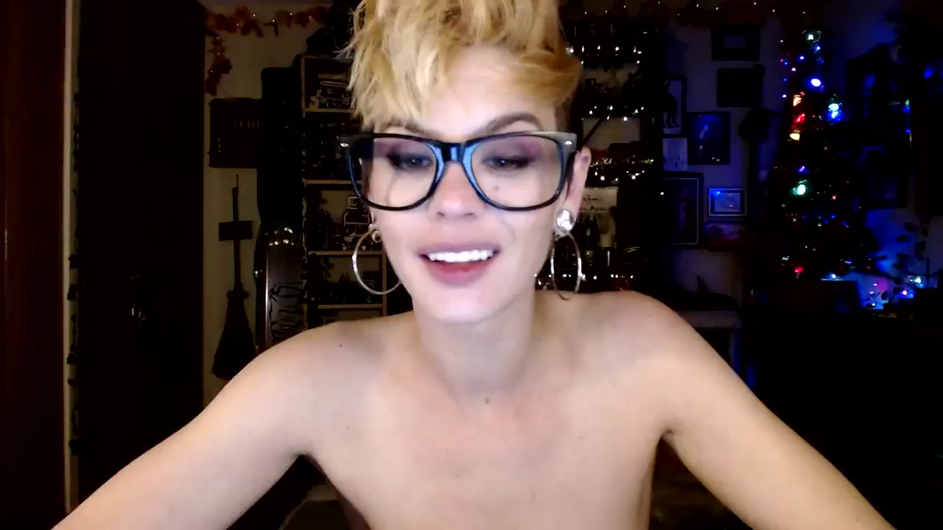 Gallery image thumbnail from Ancored's myfreecams stream on, 12/15/2023, 02:21 image 6 of 20