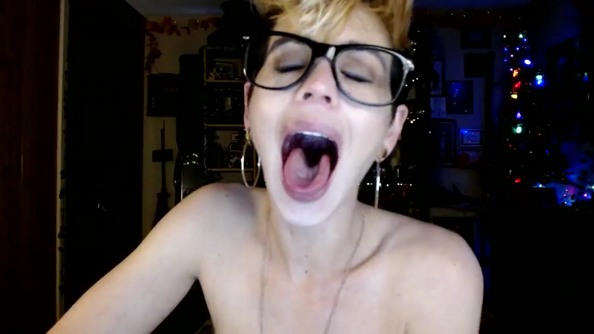 Gallery image thumbnail from Ancored's myfreecams stream on, 12/19/2023, 23:25 image 17 of 20