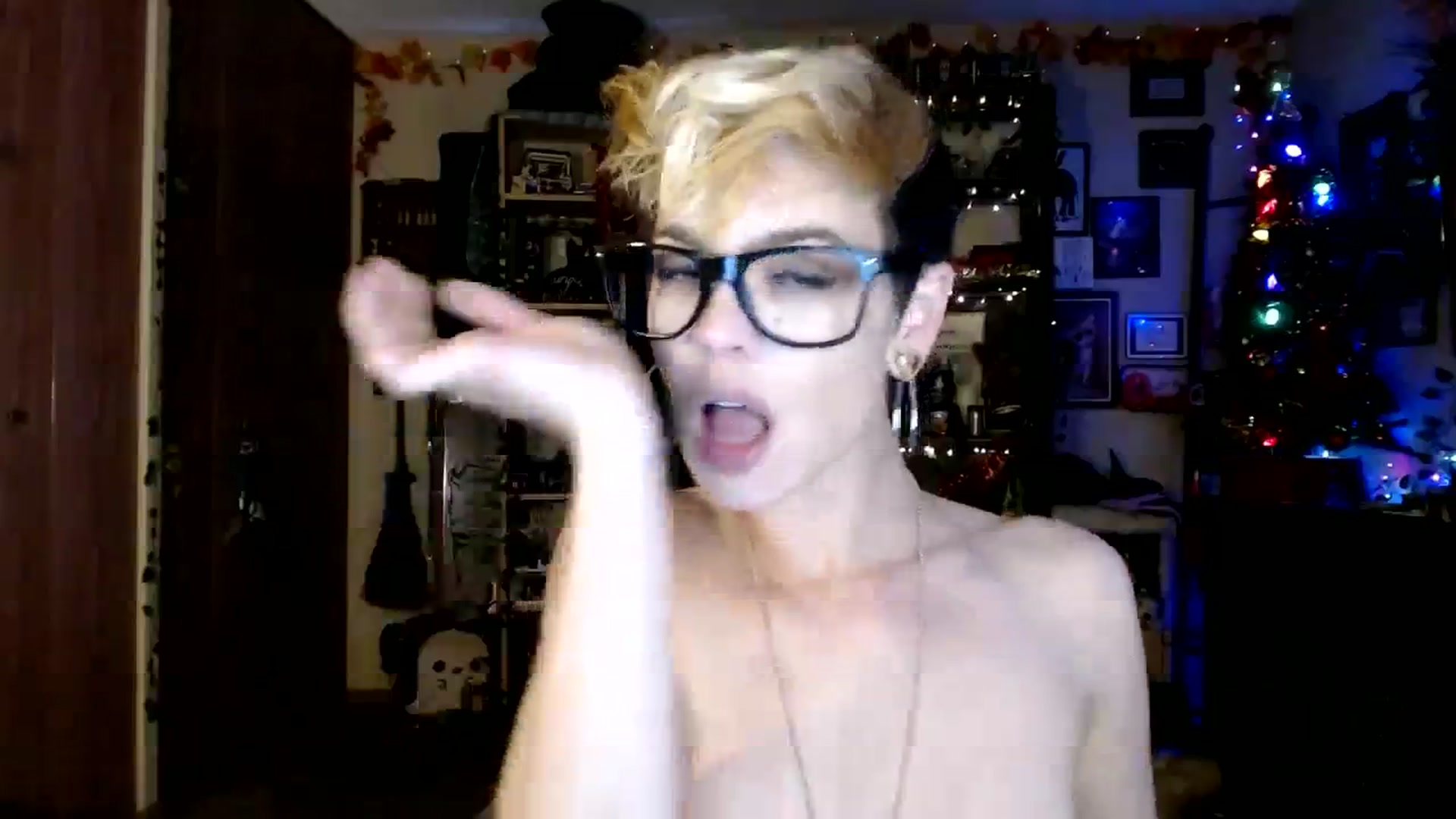 Gallery image thumbnail from Ancored's myfreecams stream on, 12/19/2023, 23:25 image 16 of 20
