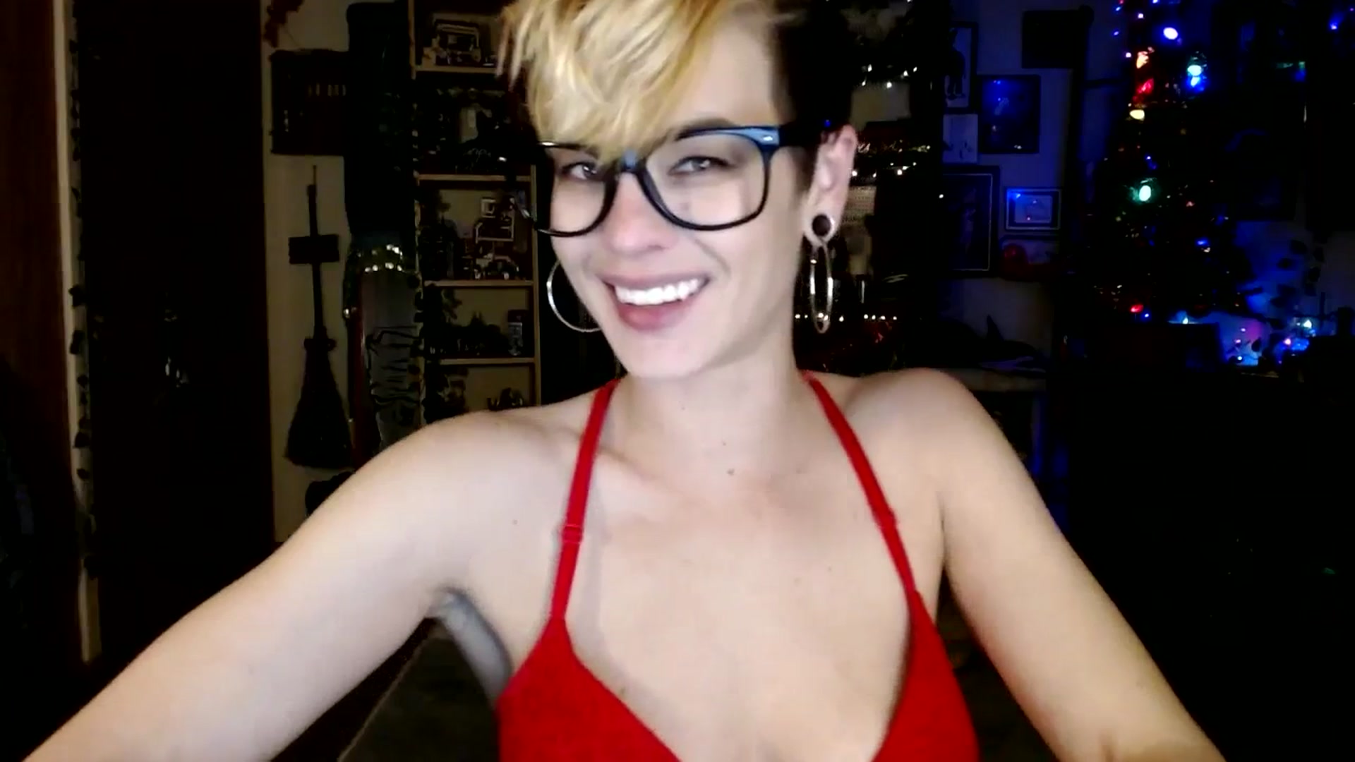 Gallery image thumbnail from Ancored's myfreecams stream on, 12/22/2023, 24:26 image 3 of 20