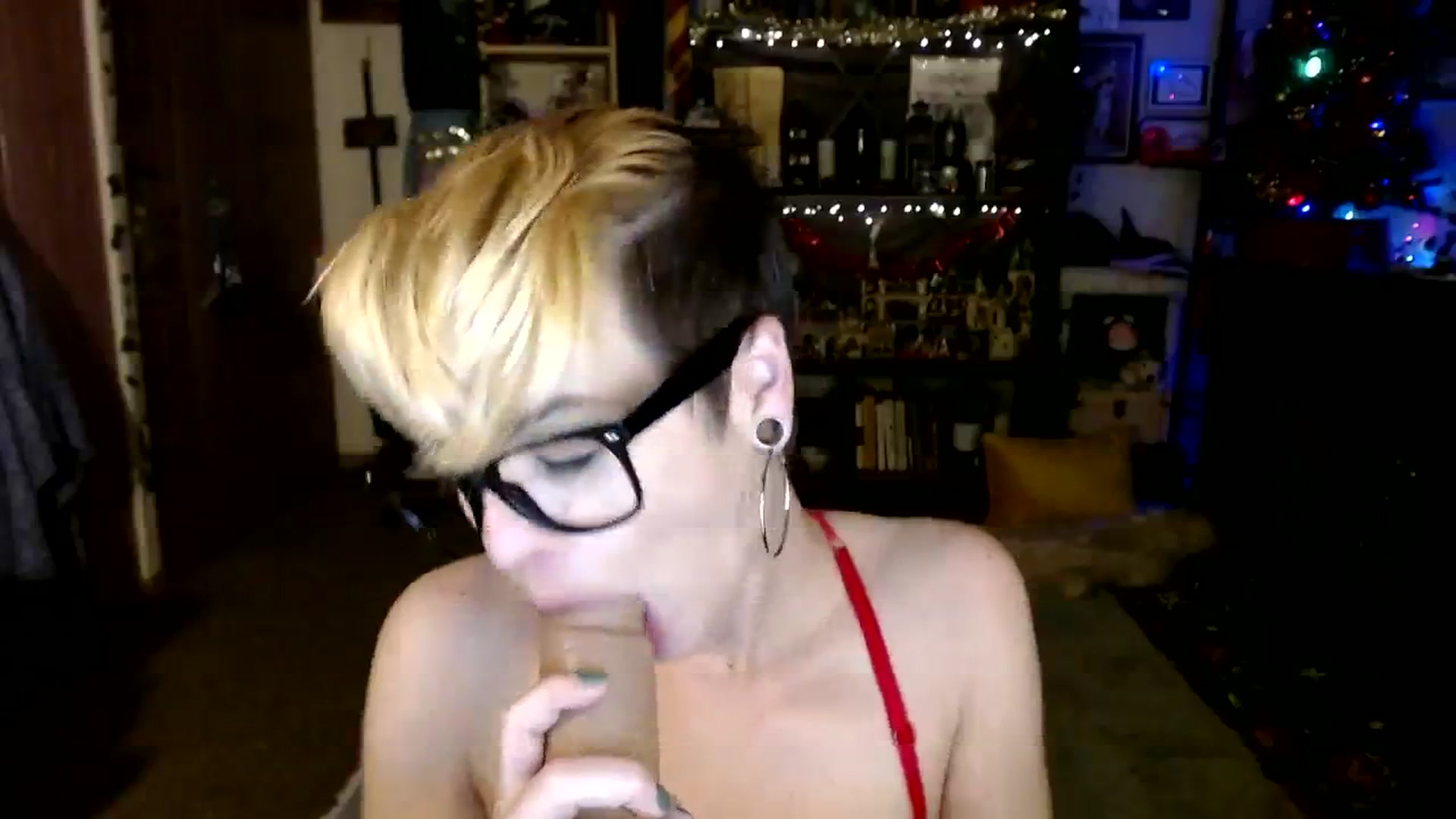 Gallery image thumbnail from Ancored's myfreecams stream on, 12/22/2023, 24:26 image 17 of 20