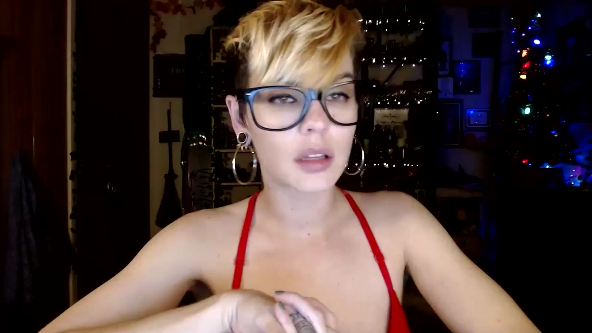 Gallery image thumbnail from Ancored's myfreecams stream on, 12/22/2023, 24:26 image 15 of 20