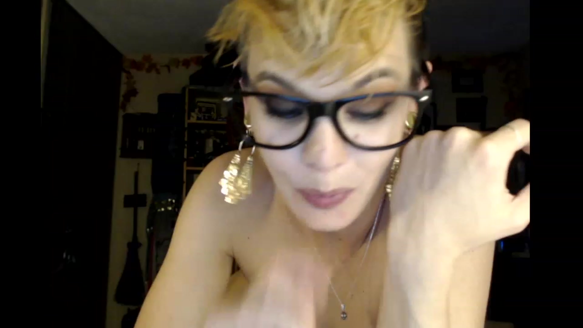 Gallery image thumbnail from Ancored's myfreecams stream on, 01/10/2024, 03:01 image 17 of 20