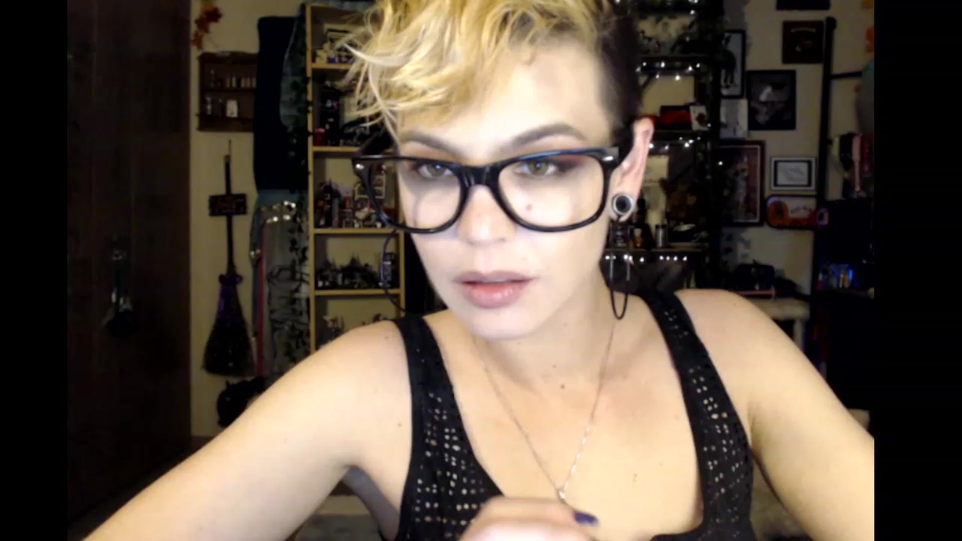 Gallery image thumbnail from Ancored's myfreecams stream on, 01/13/2024, 24:15 image 17 of 20