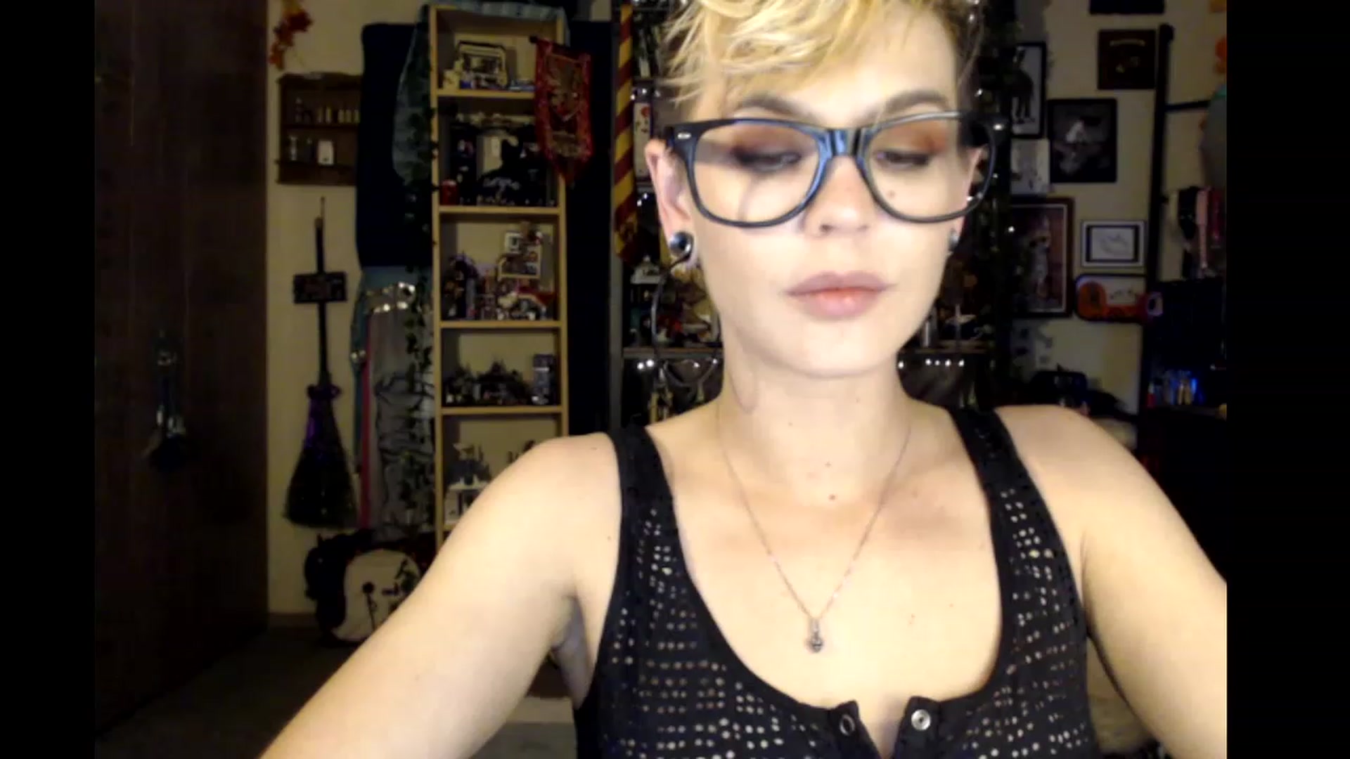 Gallery image thumbnail from Ancored's myfreecams stream on, 01/13/2024, 24:15 image 16 of 20
