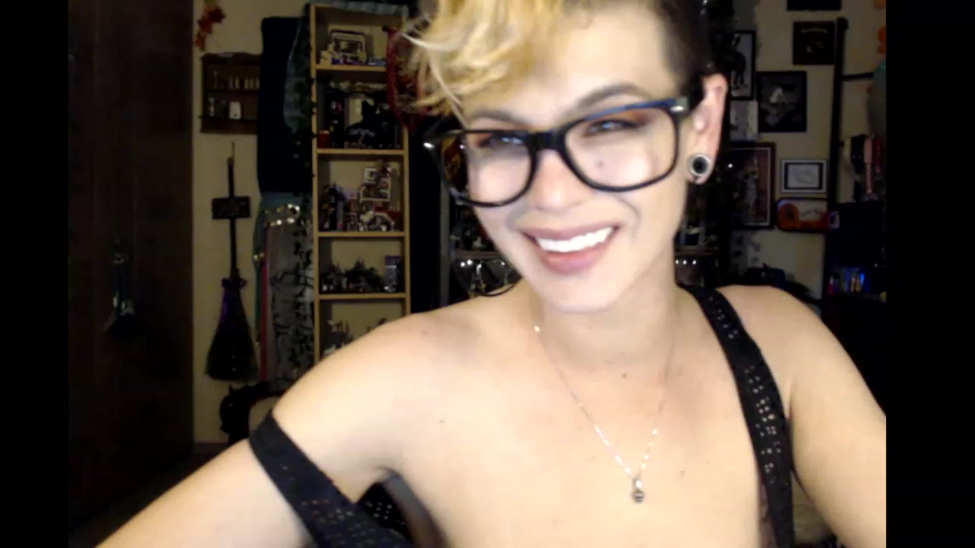 Gallery image thumbnail from Ancored's myfreecams stream on, 01/13/2024, 24:15 image 8 of 20