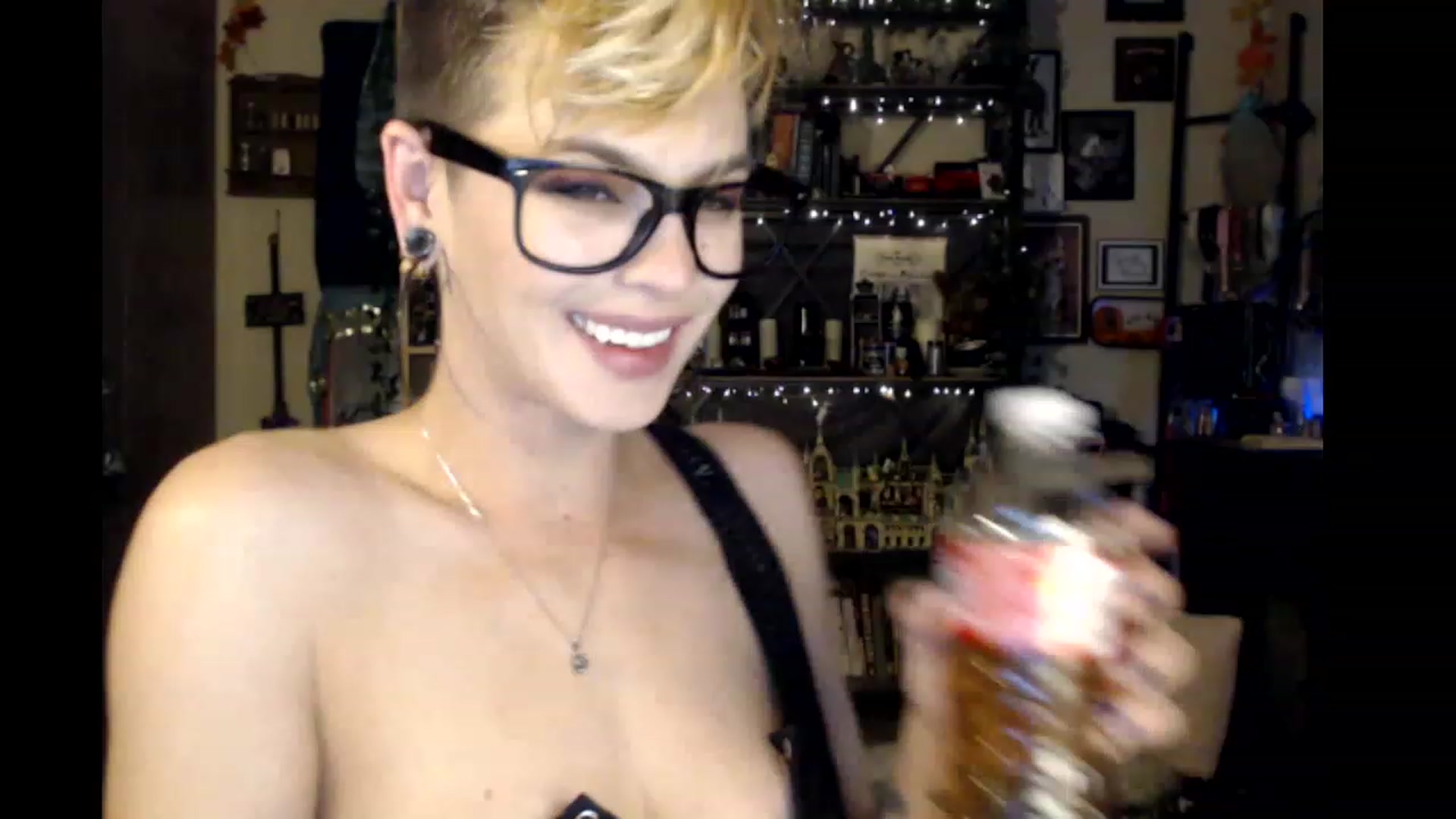 Gallery image thumbnail from Ancored's myfreecams stream on, 01/13/2024, 24:15 image 1 of 20