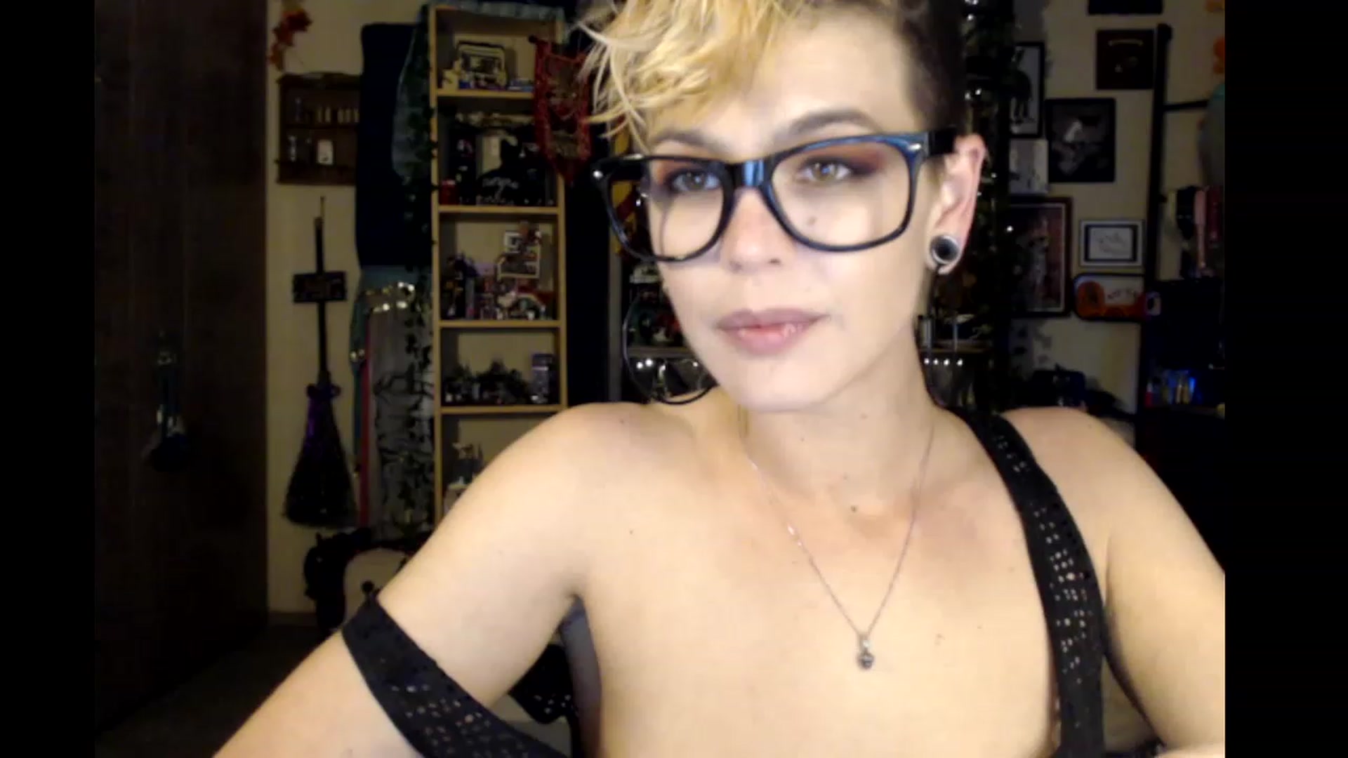 Gallery image thumbnail from Ancored's myfreecams stream on, 01/13/2024, 24:15 image 9 of 20