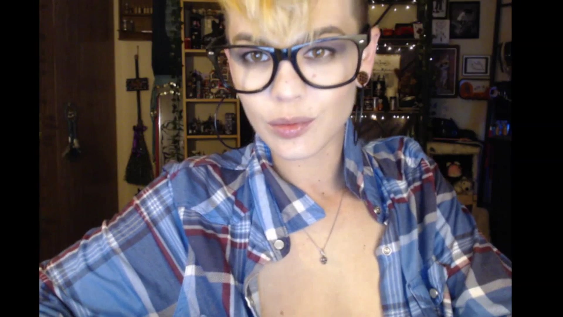 Gallery image thumbnail from Ancored's myfreecams stream on, 01/30/2024, 24:58 image 4 of 20
