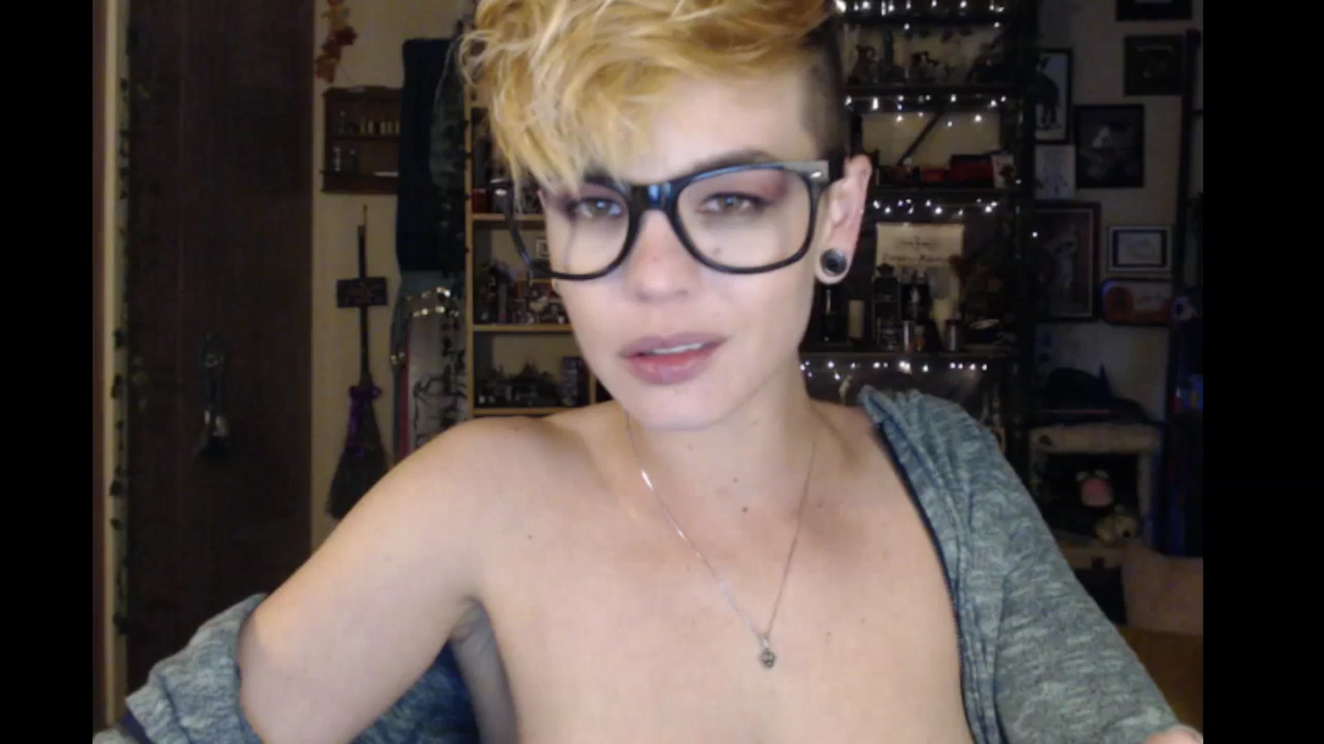 Gallery image thumbnail from Ancored's myfreecams stream on, 01/31/2024, 24:58 image 8 of 20