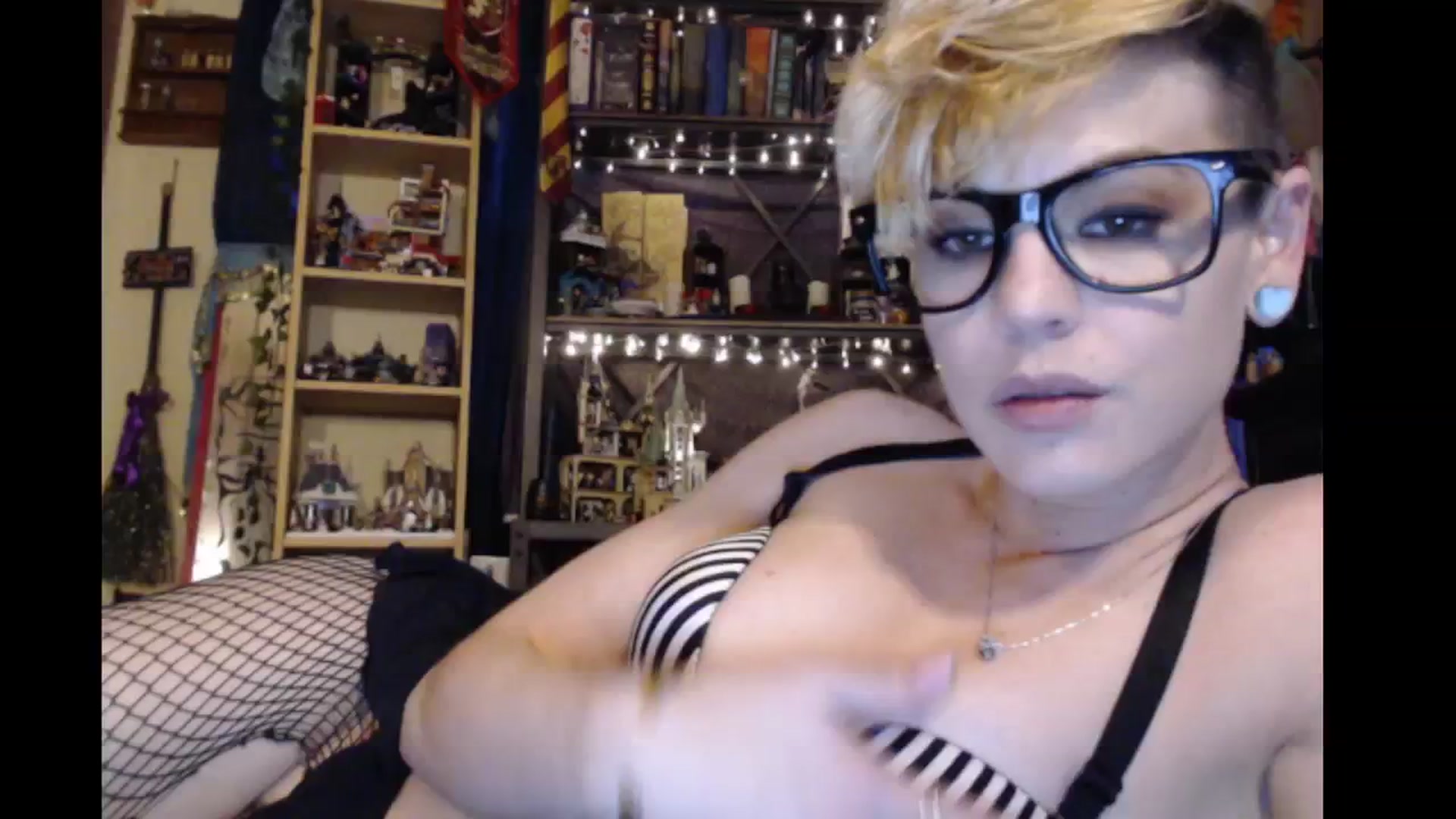 Gallery image thumbnail from Ancored's myfreecams stream on, 02/04/2024, 24:53 image 3 of 20