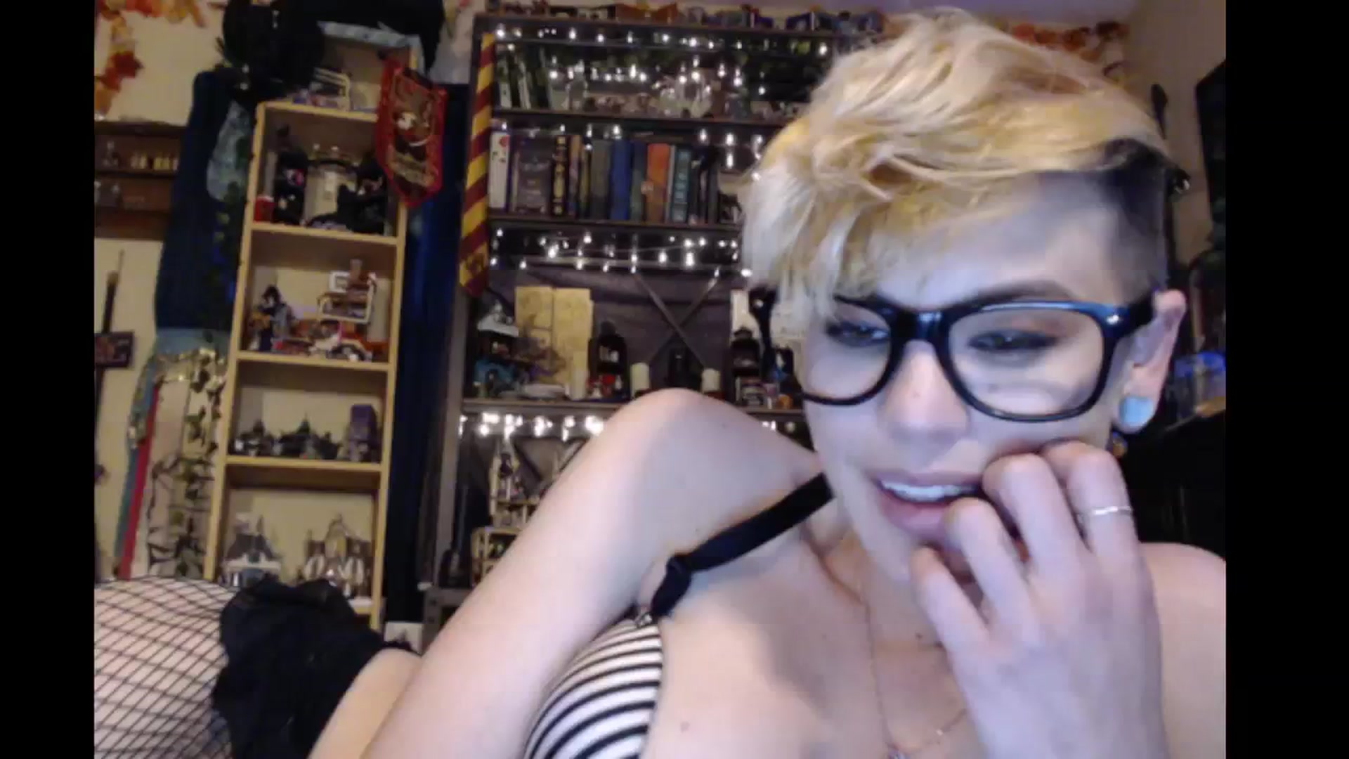 Gallery image thumbnail from Ancored's myfreecams stream on, 02/04/2024, 24:53 image 4 of 20