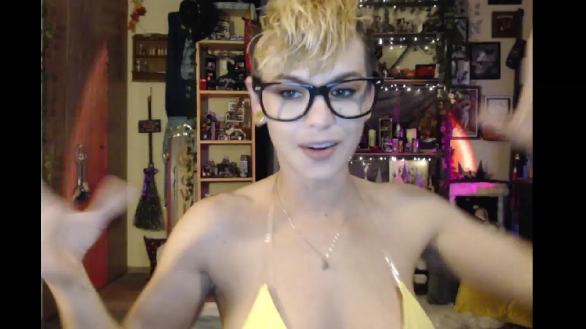 Gallery image thumbnail from Ancored's myfreecams stream on, 02/21/2024, 24:35 image 15 of 20