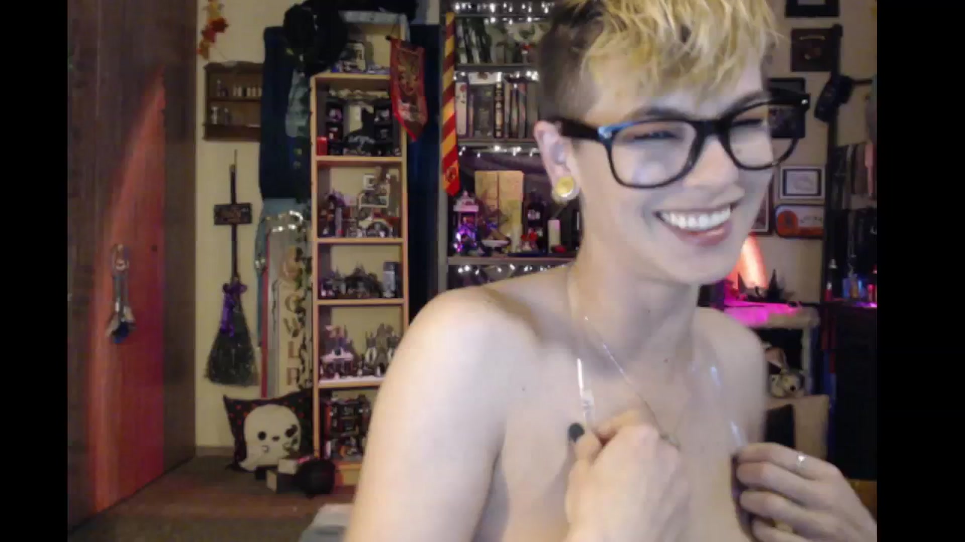 Gallery image thumbnail from Ancored's myfreecams stream on, 02/21/2024, 24:35 image 1 of 20