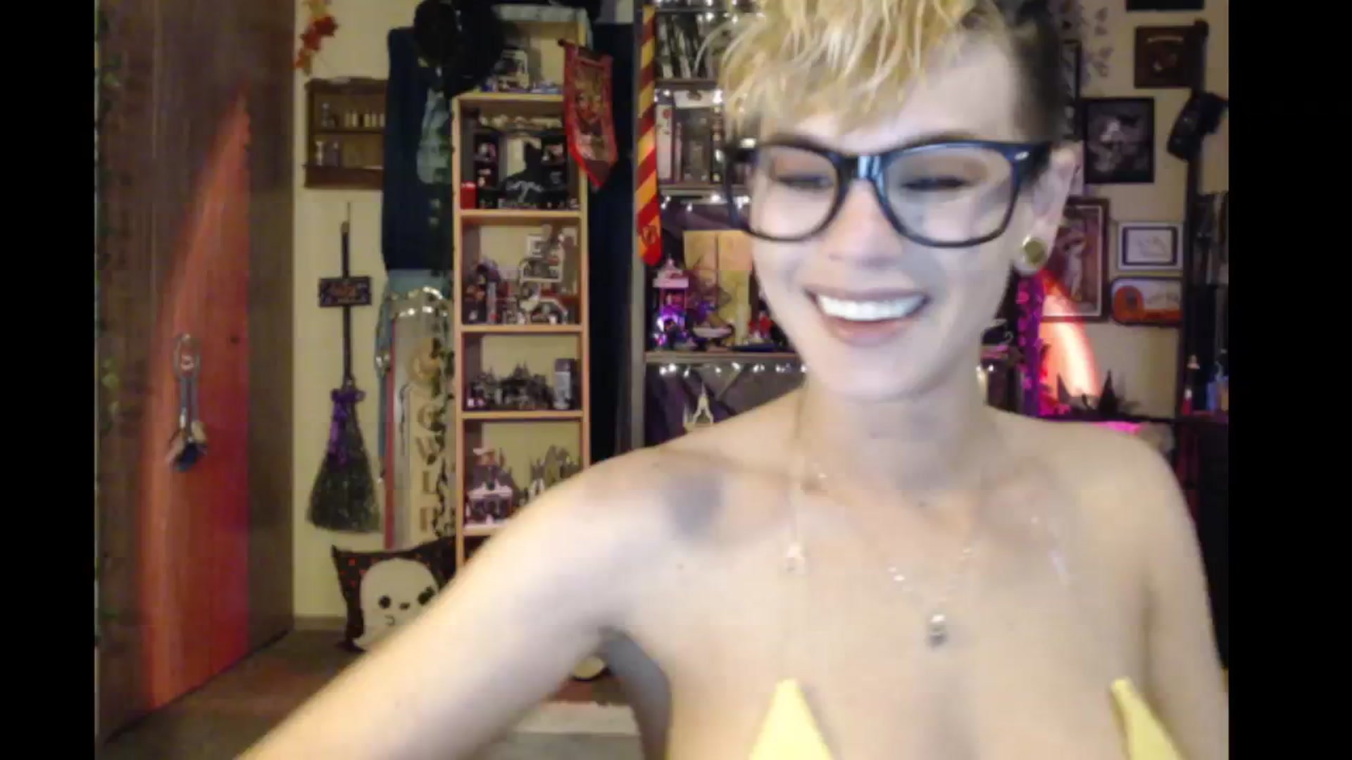 Gallery image thumbnail from Ancored's myfreecams stream on, 02/21/2024, 24:35 image 16 of 20