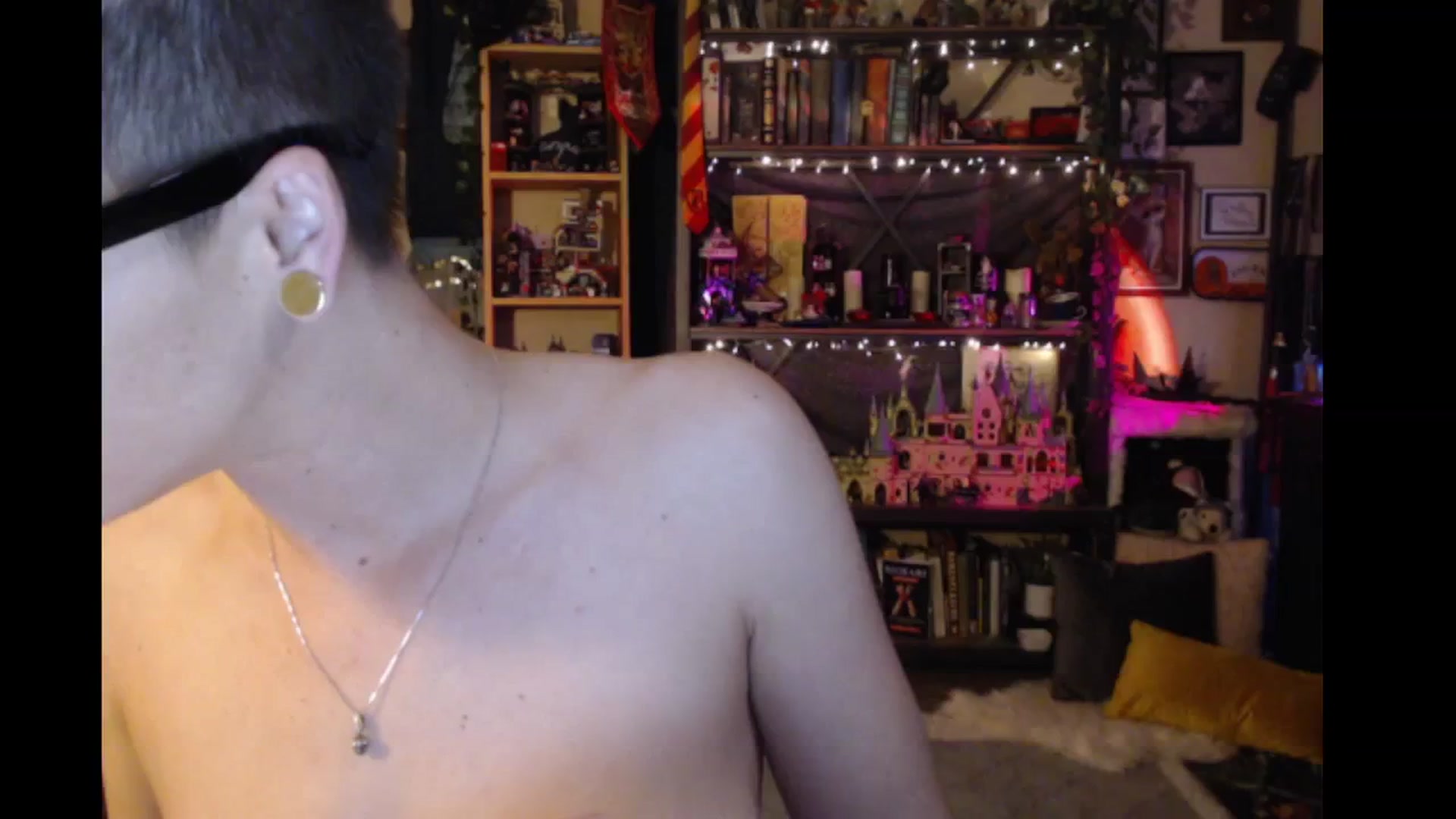 Gallery image thumbnail from Ancored's myfreecams stream on, 02/21/2024, 03:30 image 16 of 20