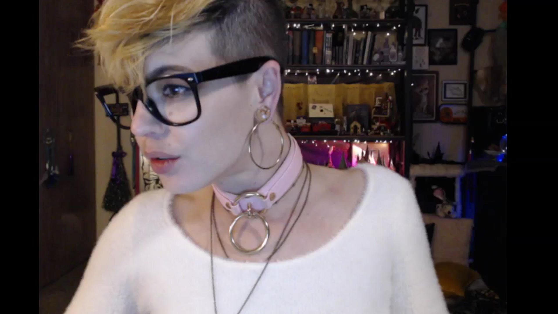 Gallery image thumbnail from Ancored's myfreecams stream on, 03/15/2024, 01:56 image 6 of 20