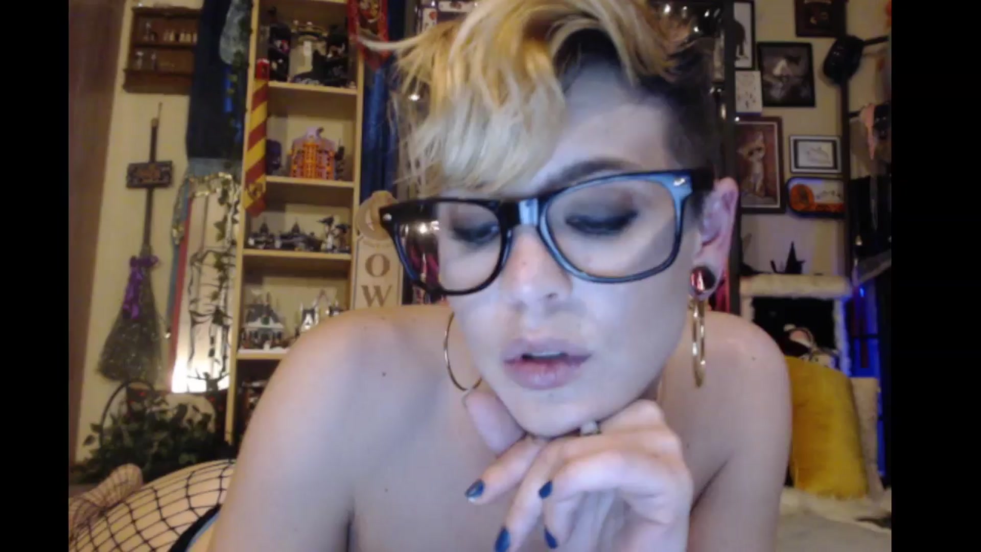 Gallery image thumbnail from Ancored's myfreecams stream on, 03/22/2024, 24:01 image 4 of 20