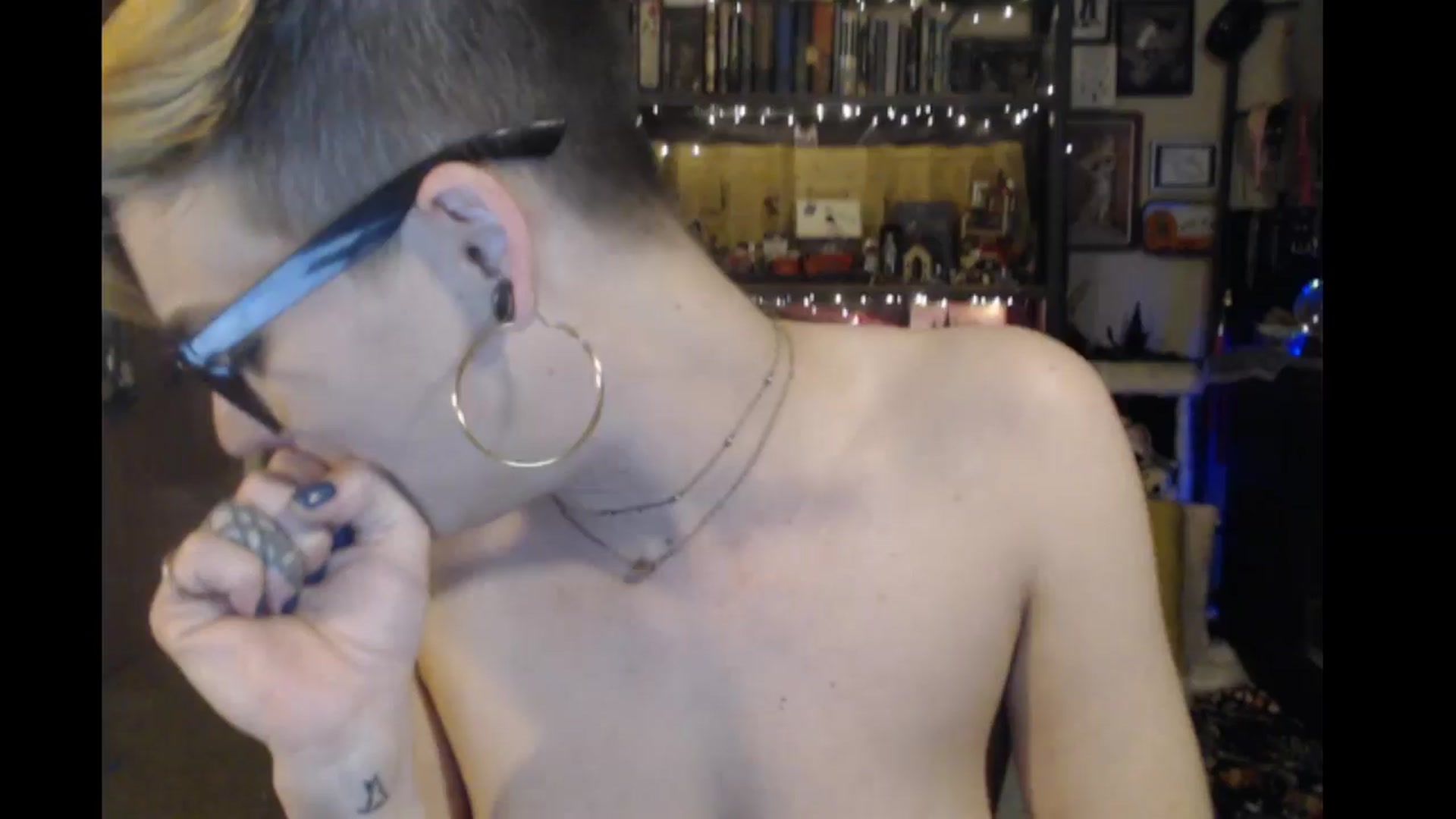 Gallery image thumbnail from Ancored's myfreecams stream on, 03/22/2024, 01:33 image 11 of 20