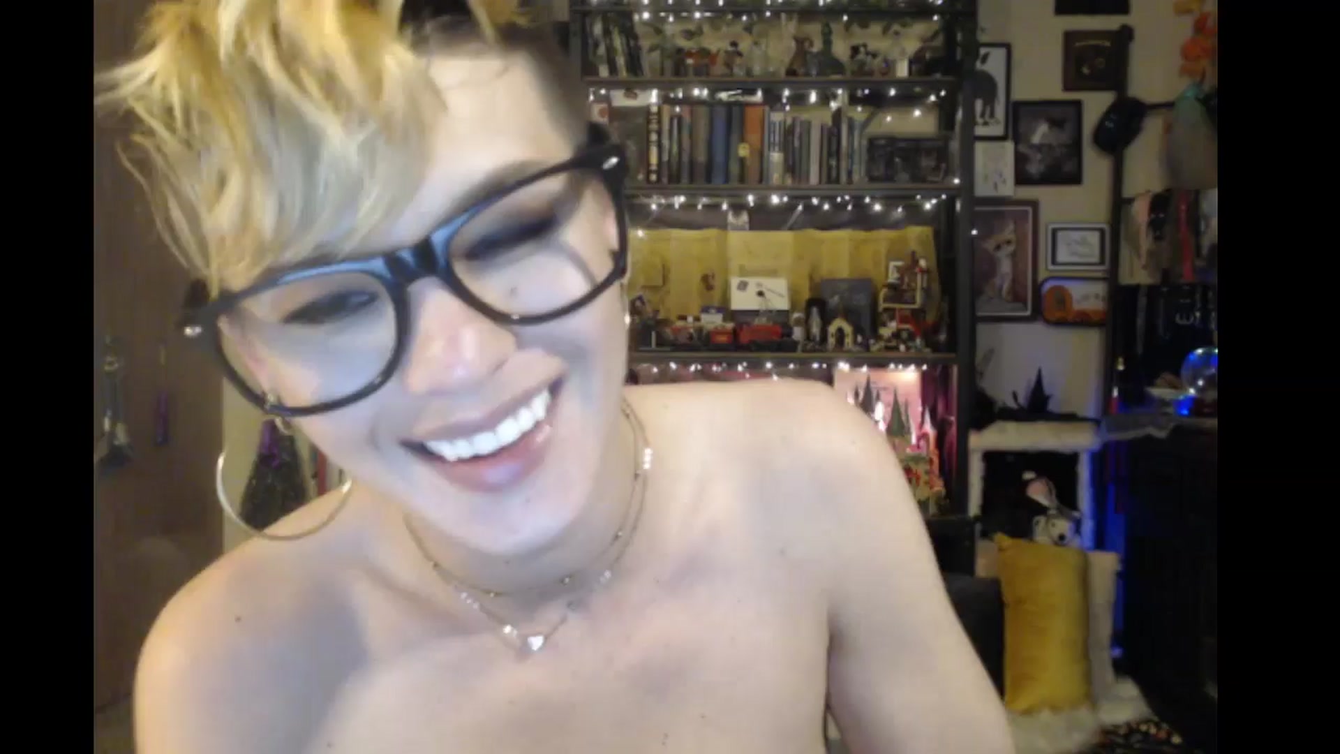 Gallery image thumbnail from Ancored's myfreecams stream on, 03/22/2024, 01:33 image 6 of 20