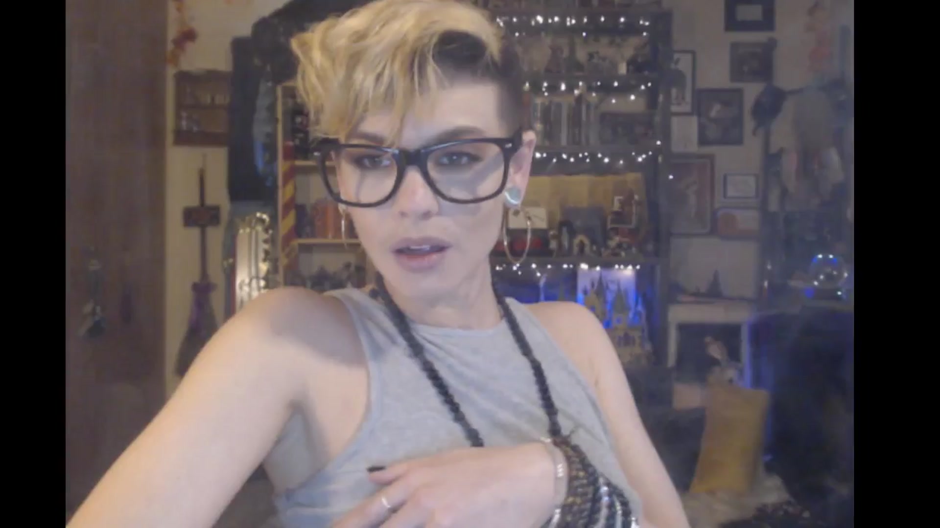 Gallery image thumbnail from Ancored's myfreecams stream on, 03/25/2024, 20:02 image 2 of 20