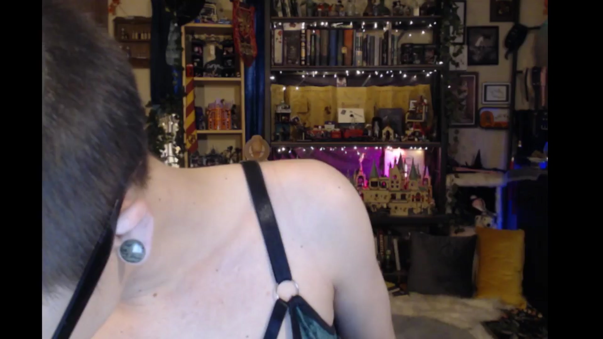 Gallery image thumbnail from Ancored's myfreecams stream on, 03/28/2024, 22:23 image 15 of 20