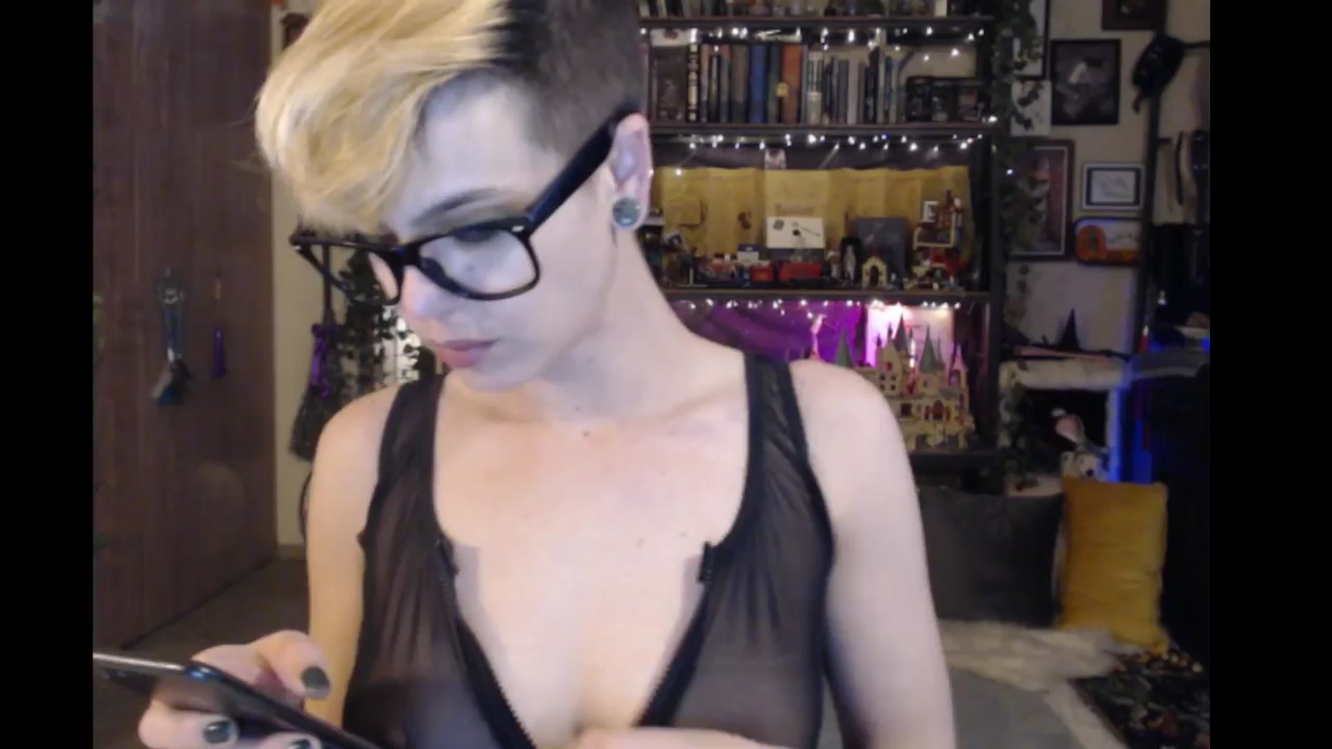 Gallery image thumbnail from Ancored's myfreecams stream on, 03/28/2024, 22:23 image 4 of 20