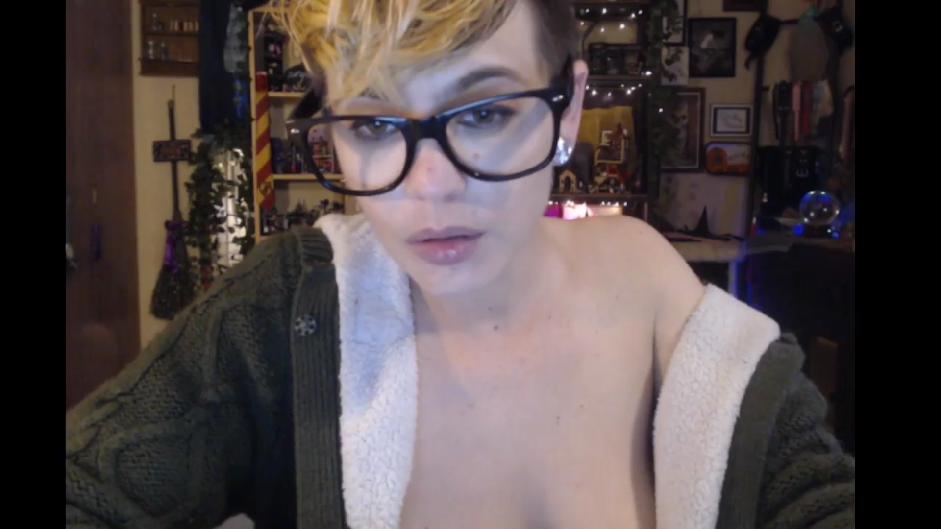 Gallery image thumbnail from Ancored's myfreecams stream on, 04/06/2024, 22:44 image 3 of 20