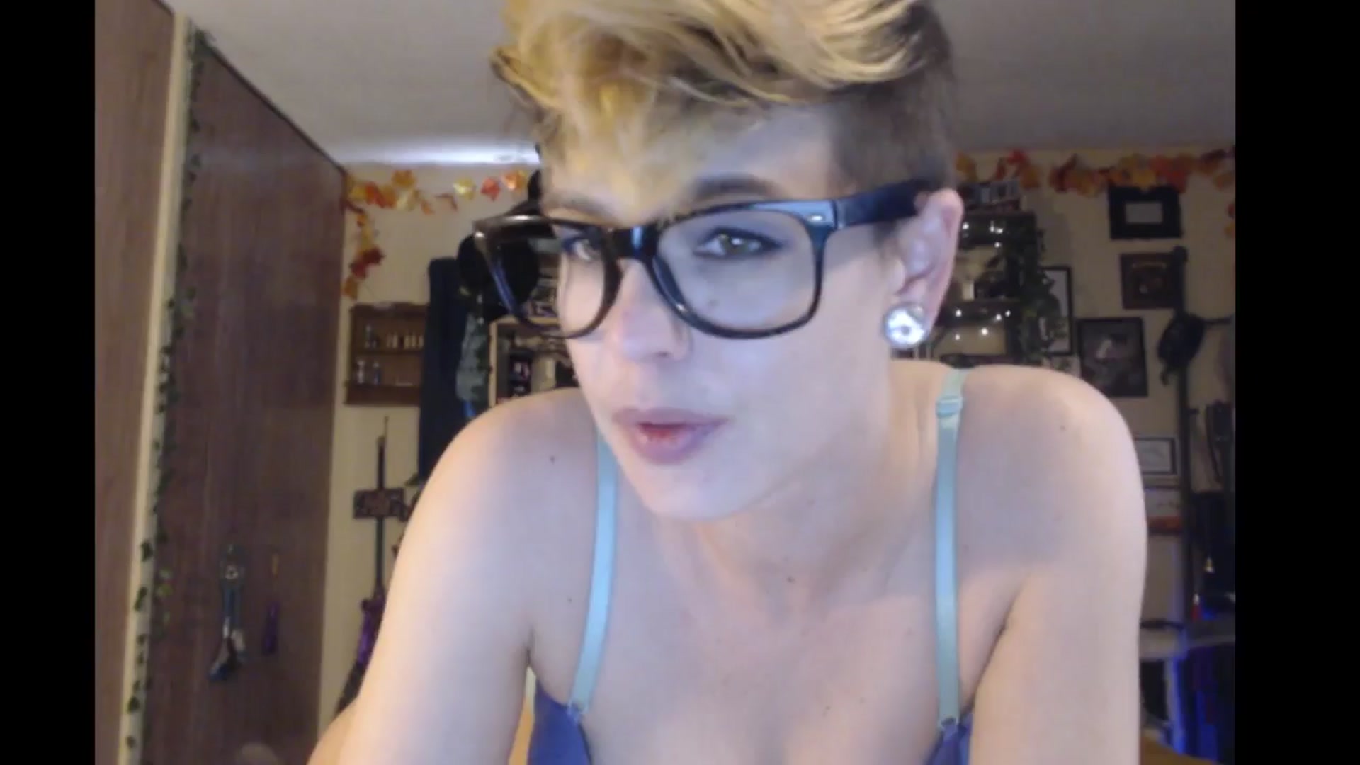 Gallery image thumbnail from Ancored's myfreecams stream on, 04/08/2024, 21:41 image 16 of 20