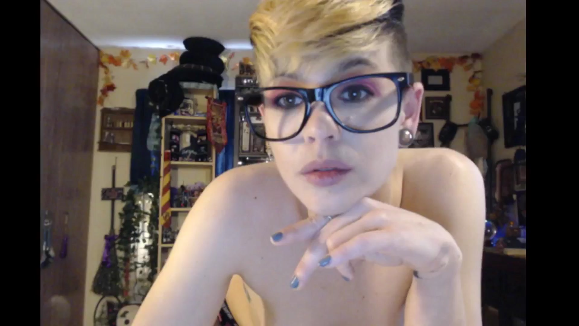Gallery image thumbnail from Ancored's myfreecams stream on, 04/23/2024, 21:09 image 14 of 20