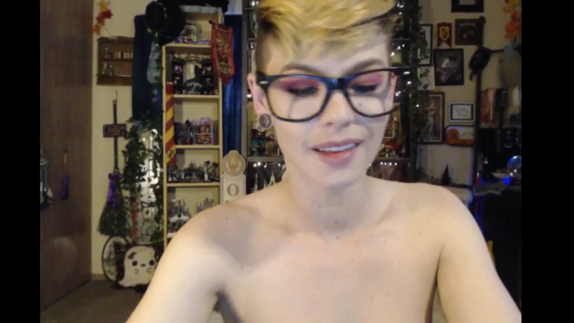 Gallery image thumbnail from Ancored's myfreecams stream on, 04/23/2024, 21:09 image 20 of 20