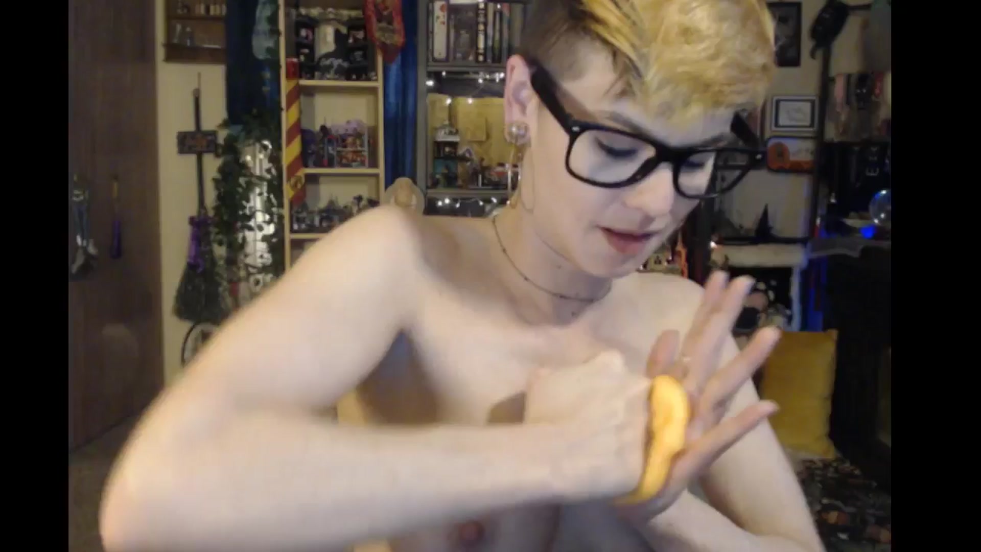 Gallery image thumbnail from Ancored's myfreecams stream on, 05/03/2024, 23:19 image 9 of 20