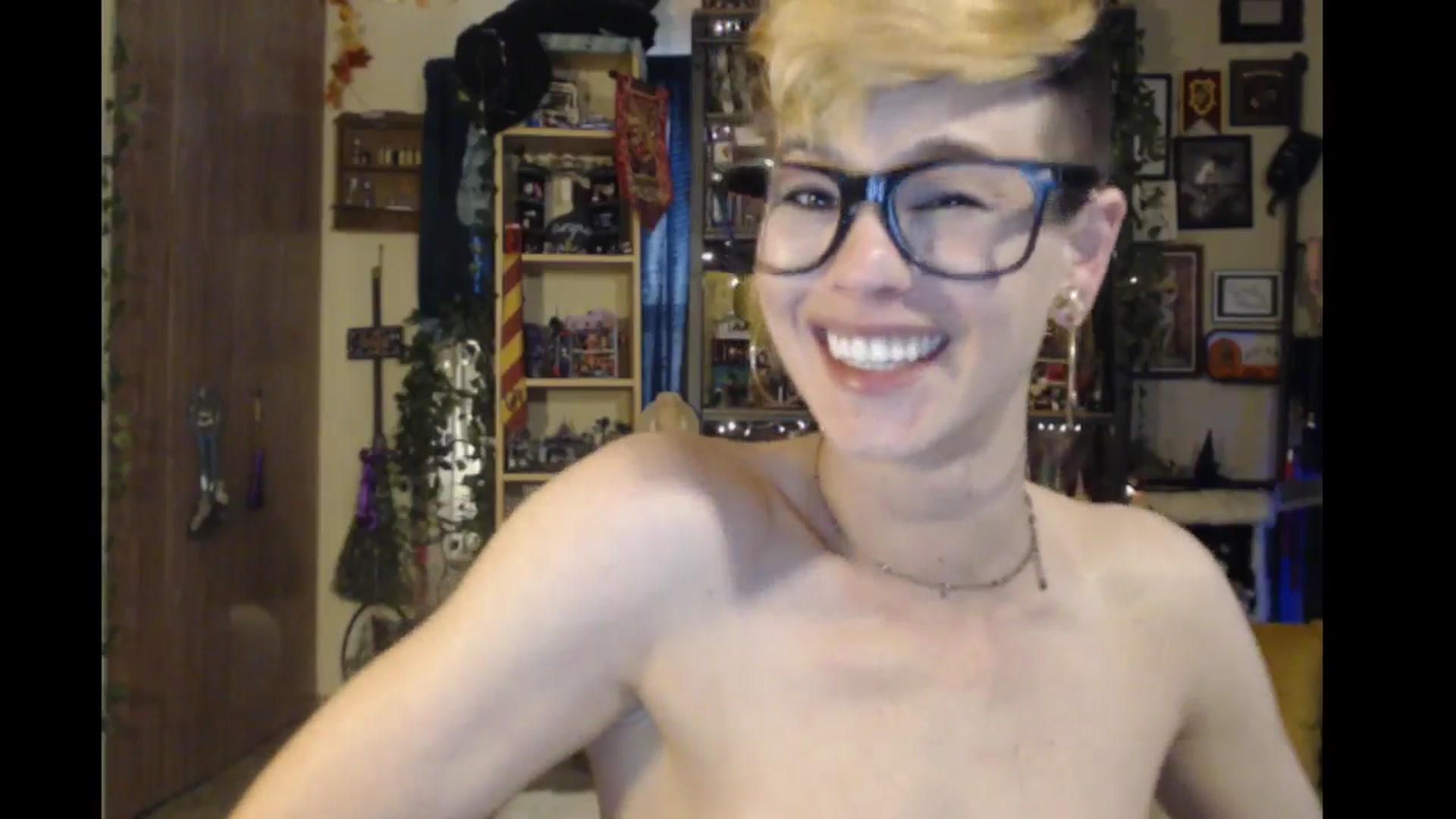 Gallery image thumbnail from Ancored's myfreecams stream on, 05/04/2024, 24:02 image 17 of 20