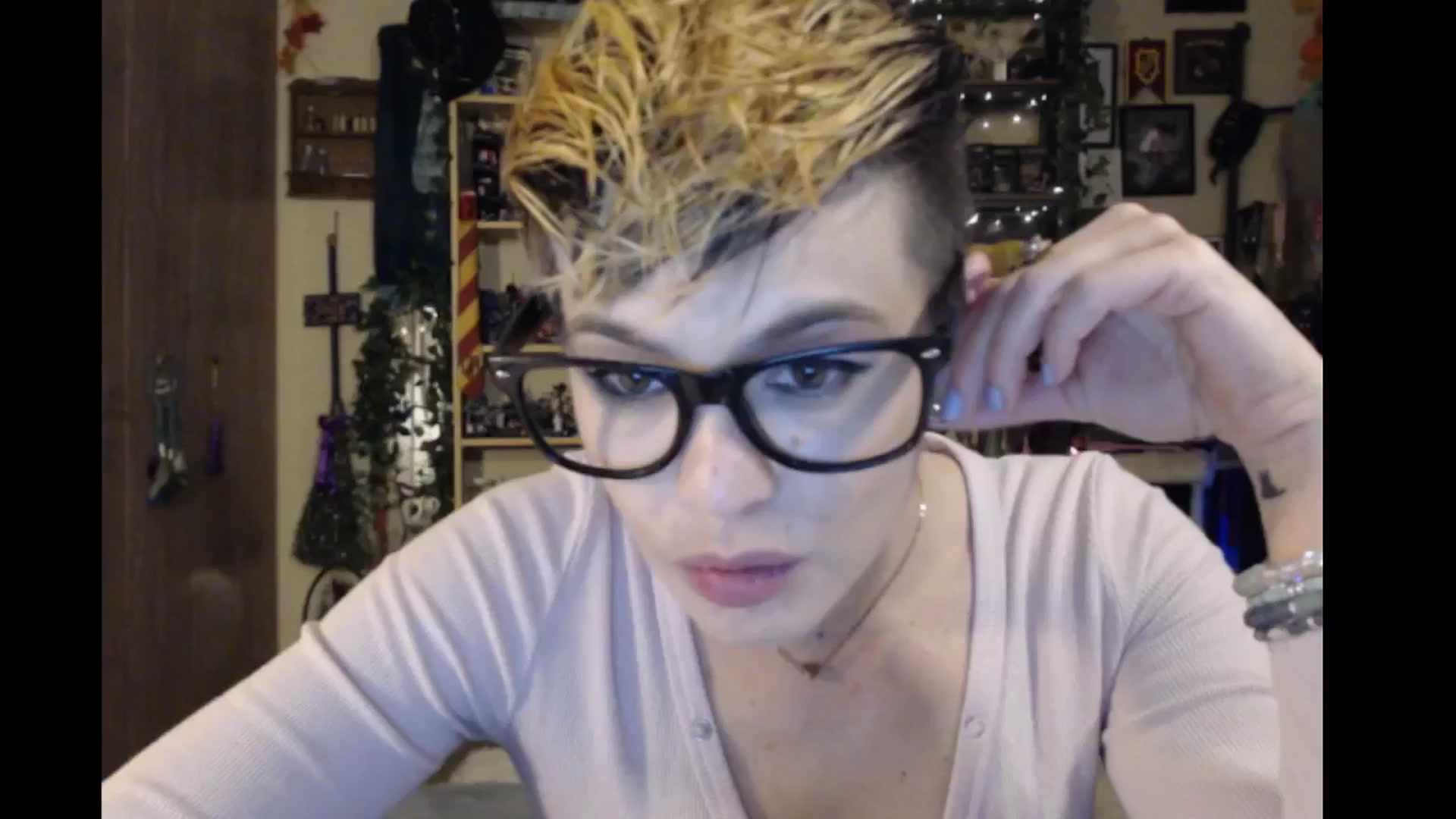 Gallery image thumbnail from Ancored's myfreecams stream on, 05/09/2024, 23:51 image 12 of 20