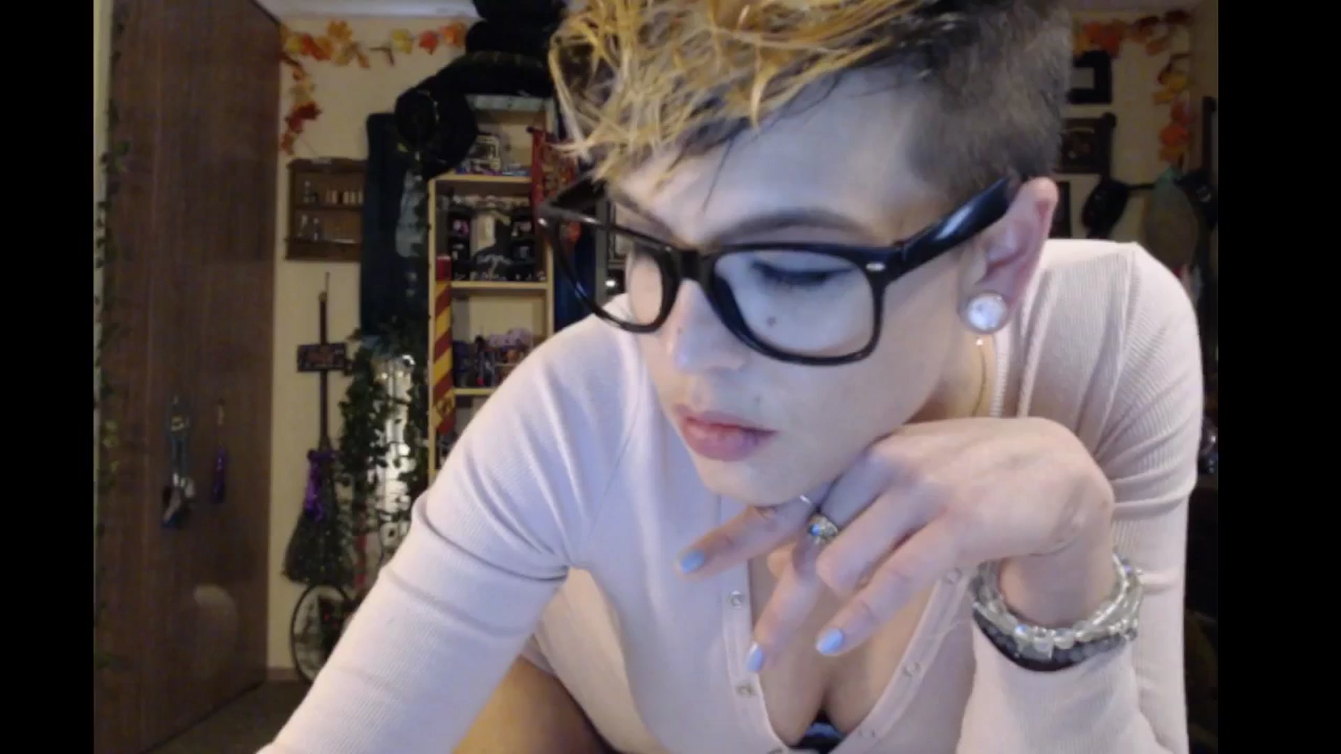 Gallery image thumbnail from Ancored's myfreecams stream on, 05/09/2024, 23:51 image 4 of 20