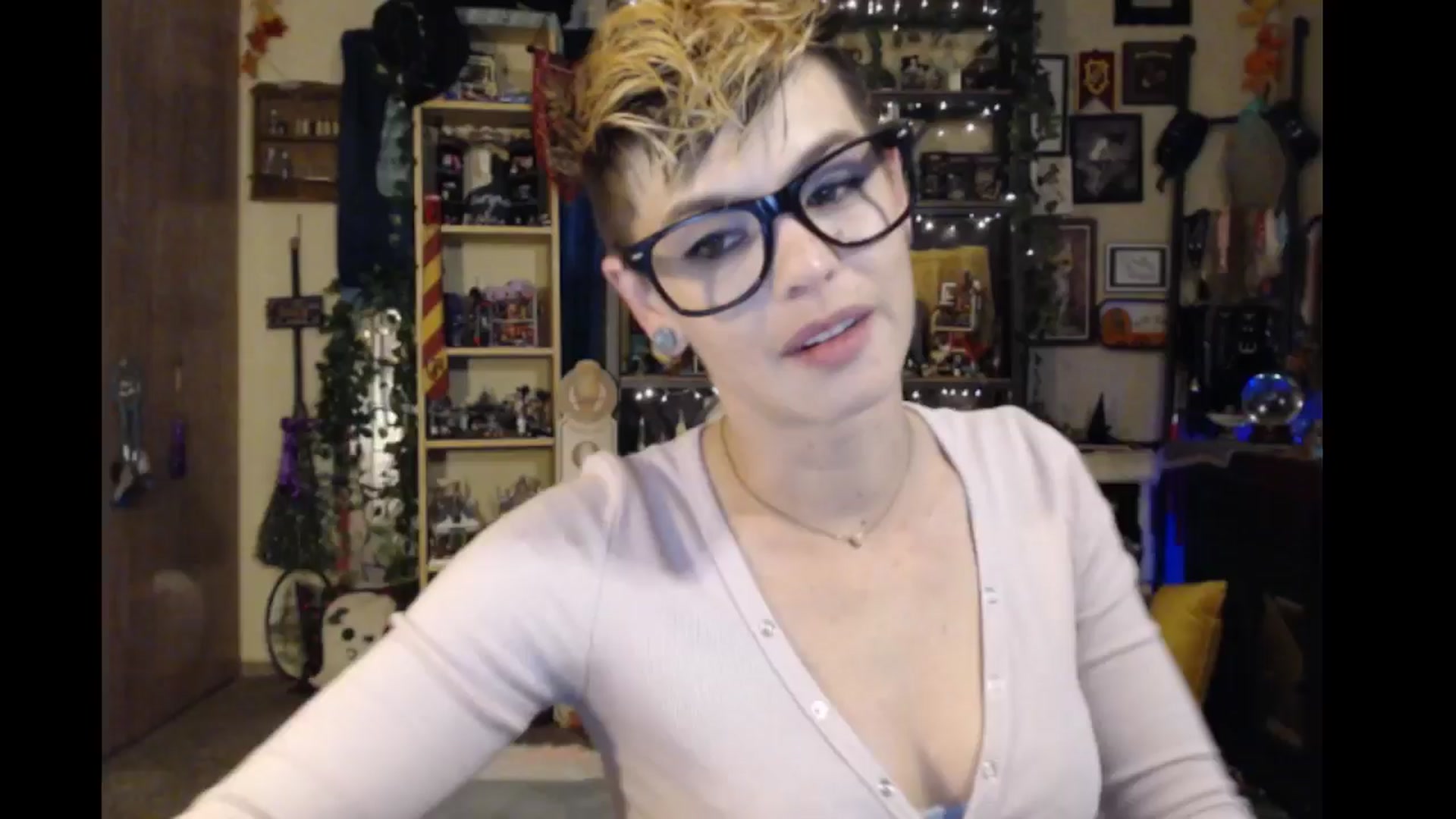 Gallery image thumbnail from Ancored's myfreecams stream on, 05/09/2024, 23:51 image 16 of 20