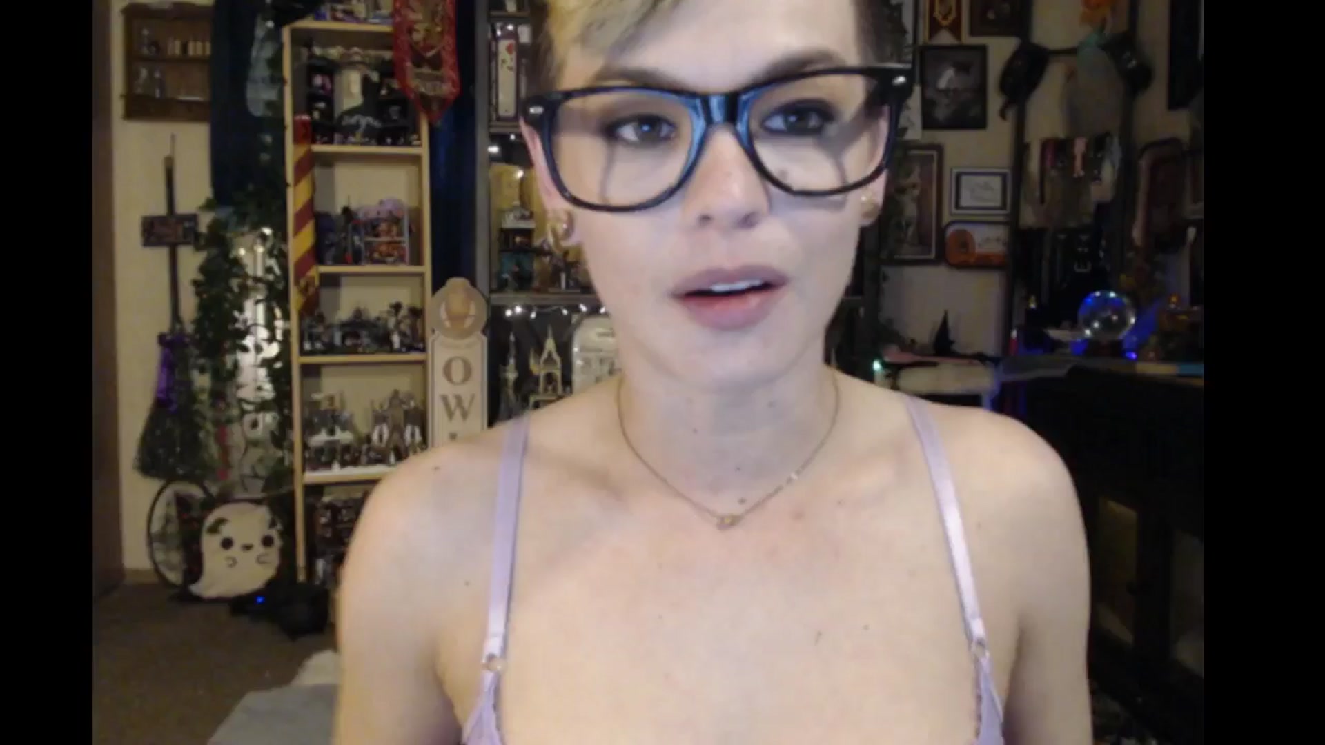 Gallery image thumbnail from Ancored's myfreecams stream on, 05/15/2024, 24:01 image 15 of 20