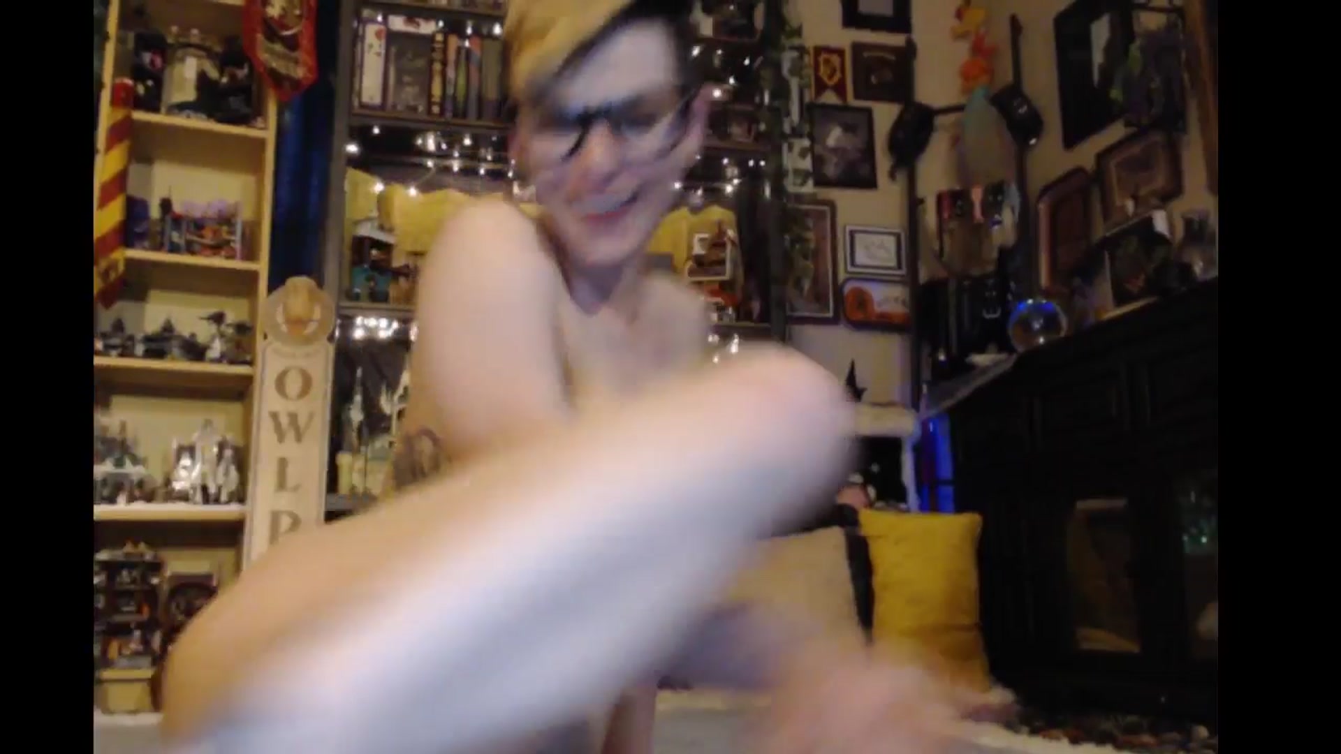 Gallery image thumbnail from Ancored's myfreecams stream on, 05/15/2024, 01:17 image 13 of 20