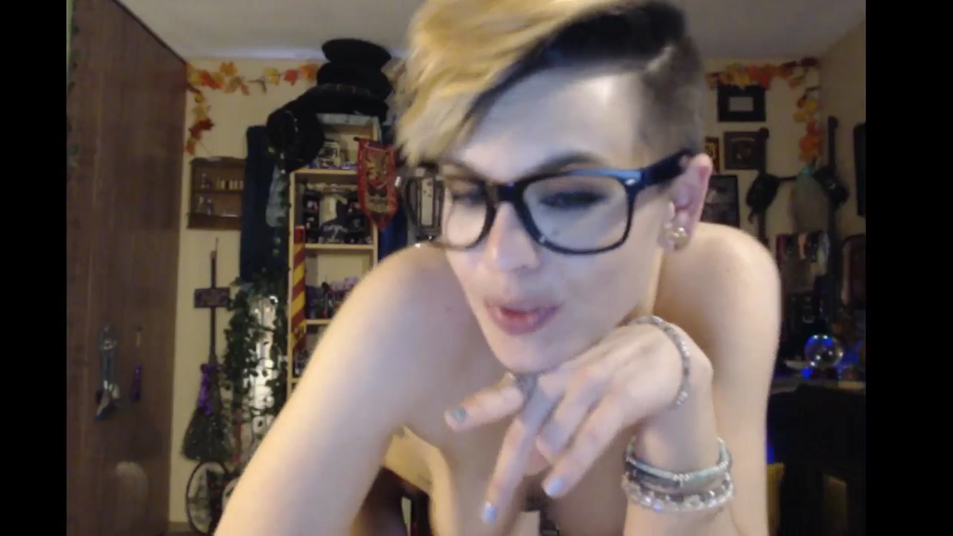 Gallery image thumbnail from Ancored's myfreecams stream on, 05/15/2024, 01:17 image 17 of 20