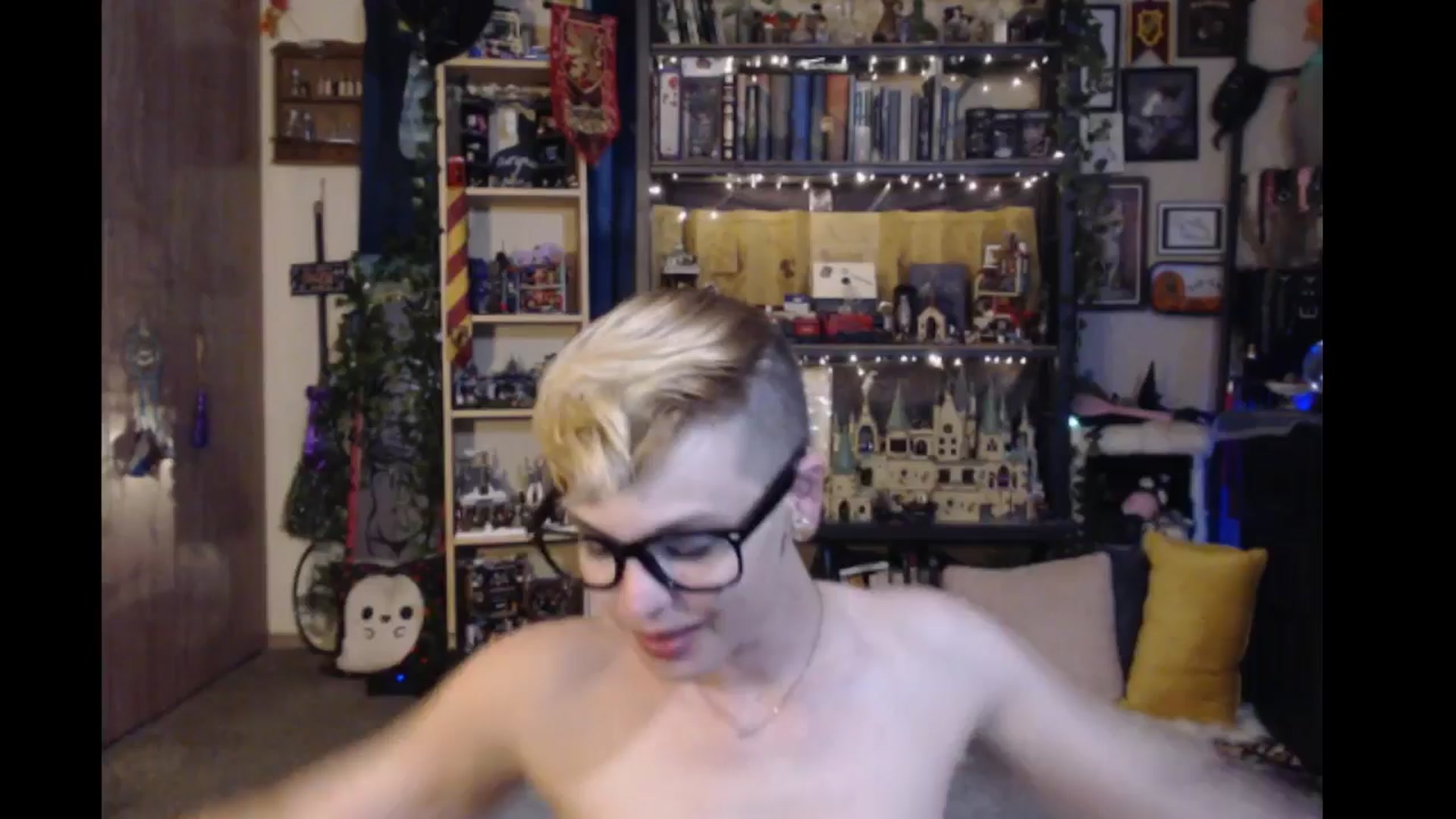 Gallery image thumbnail from Ancored's myfreecams stream on, 05/24/2024, 01:14 image 13 of 20