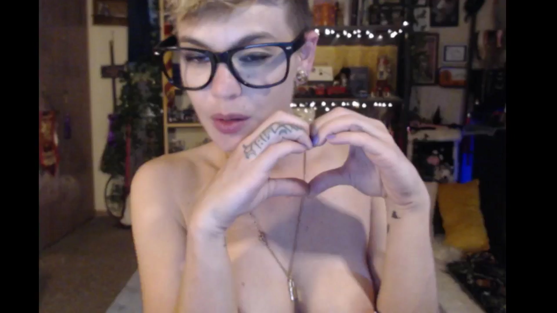Gallery image thumbnail from Ancored's myfreecams stream on, 06/07/2024, 24:18 image 16 of 20