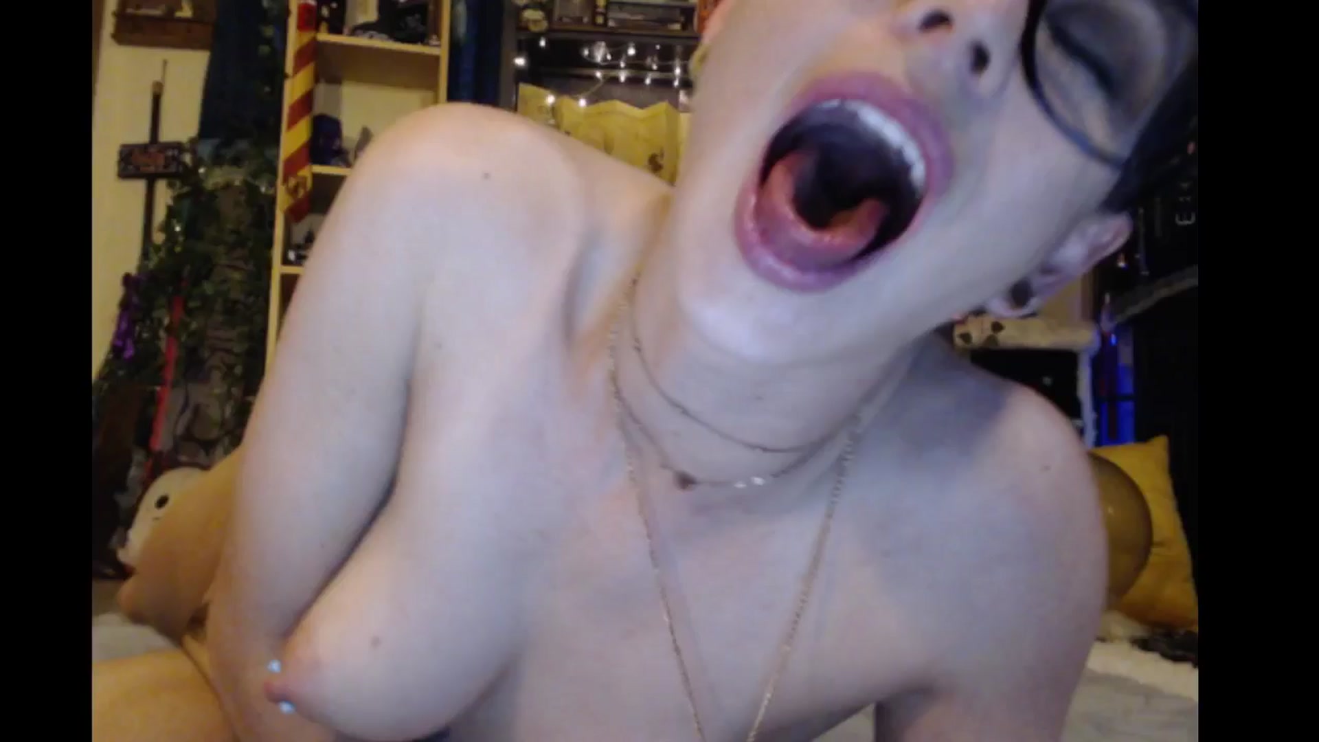 Gallery image thumbnail from Ancored's myfreecams stream on, 06/12/2024, 02:00 image 8 of 20