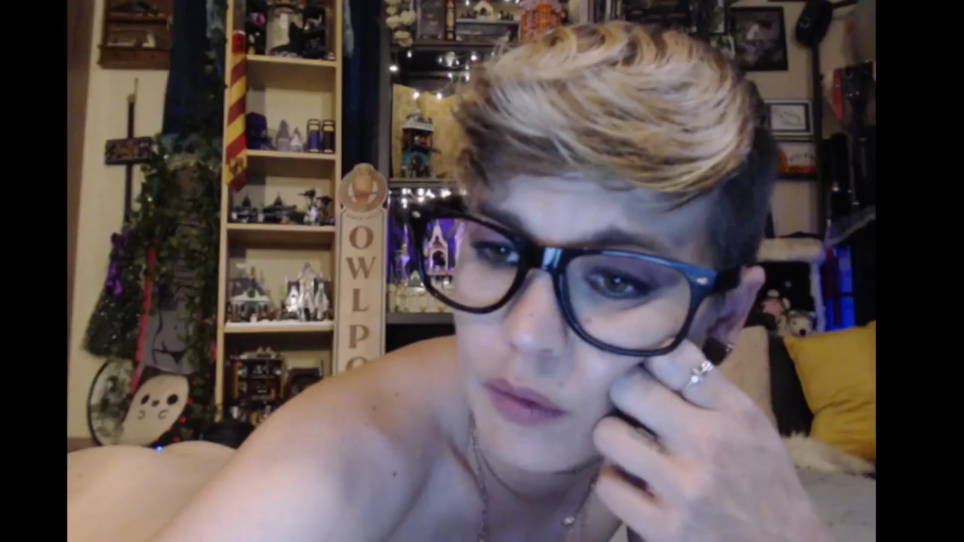 Gallery image thumbnail from Ancored's myfreecams stream on, 06/13/2024, 24:28 image 18 of 20