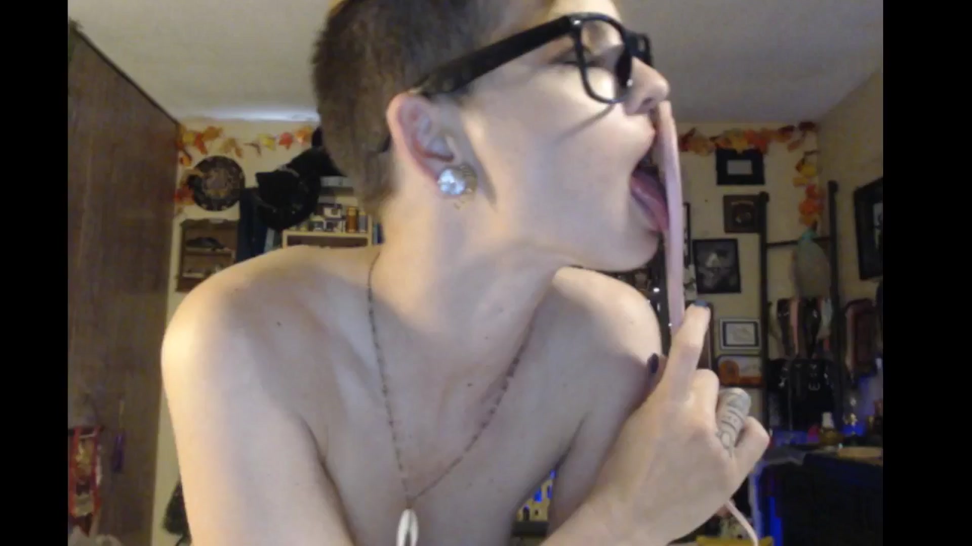 Gallery image thumbnail from Ancored's myfreecams stream on, 06/21/2024, 24:53 image 18 of 20