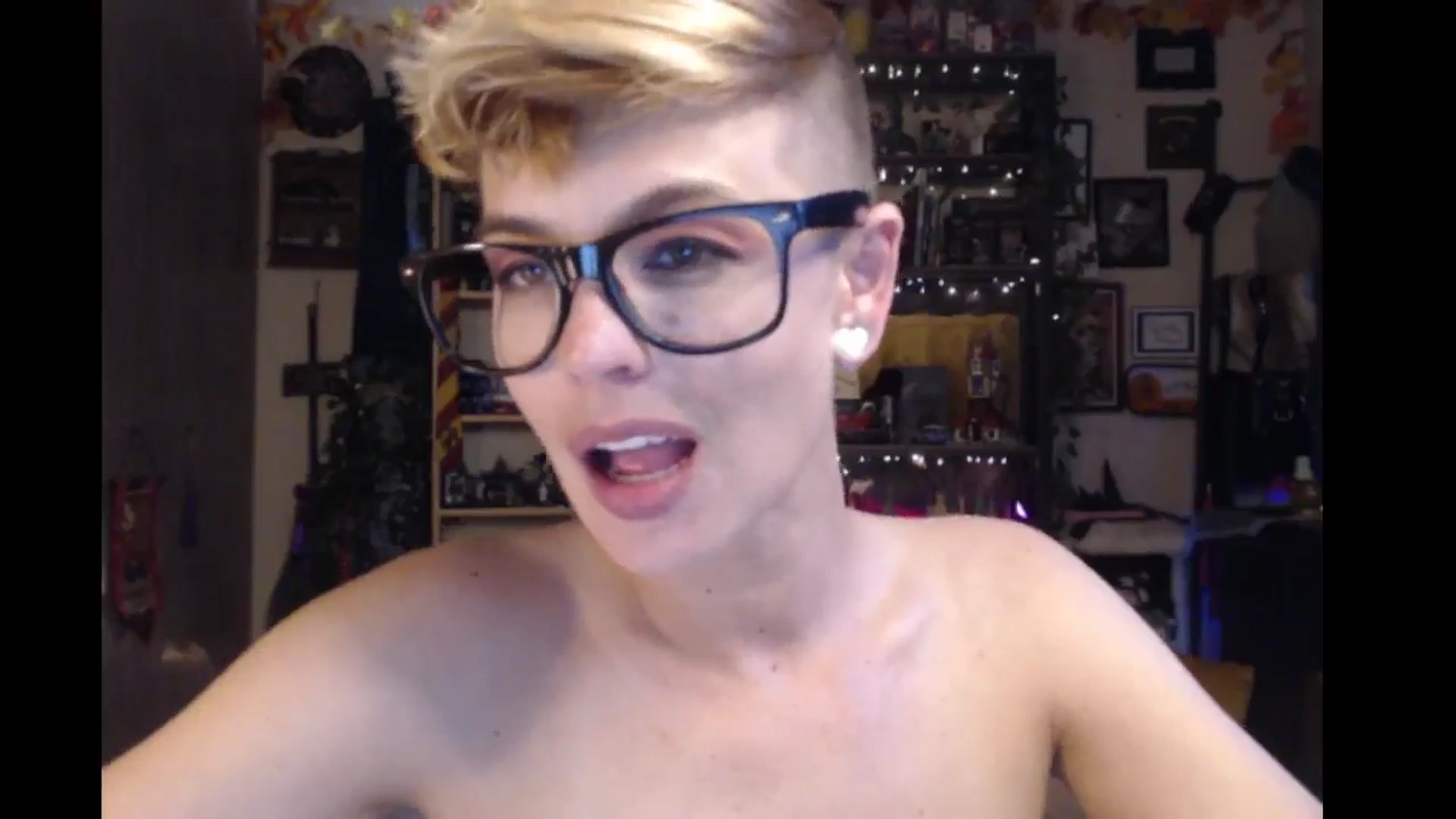 Gallery image thumbnail from Ancored's myfreecams stream on, 07/09/2024, 24:22 image 10 of 20