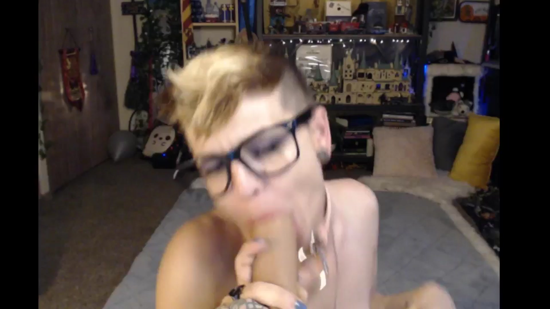 Gallery image thumbnail from Ancored's myfreecams stream on, 07/19/2024, 23:28 image 14 of 20