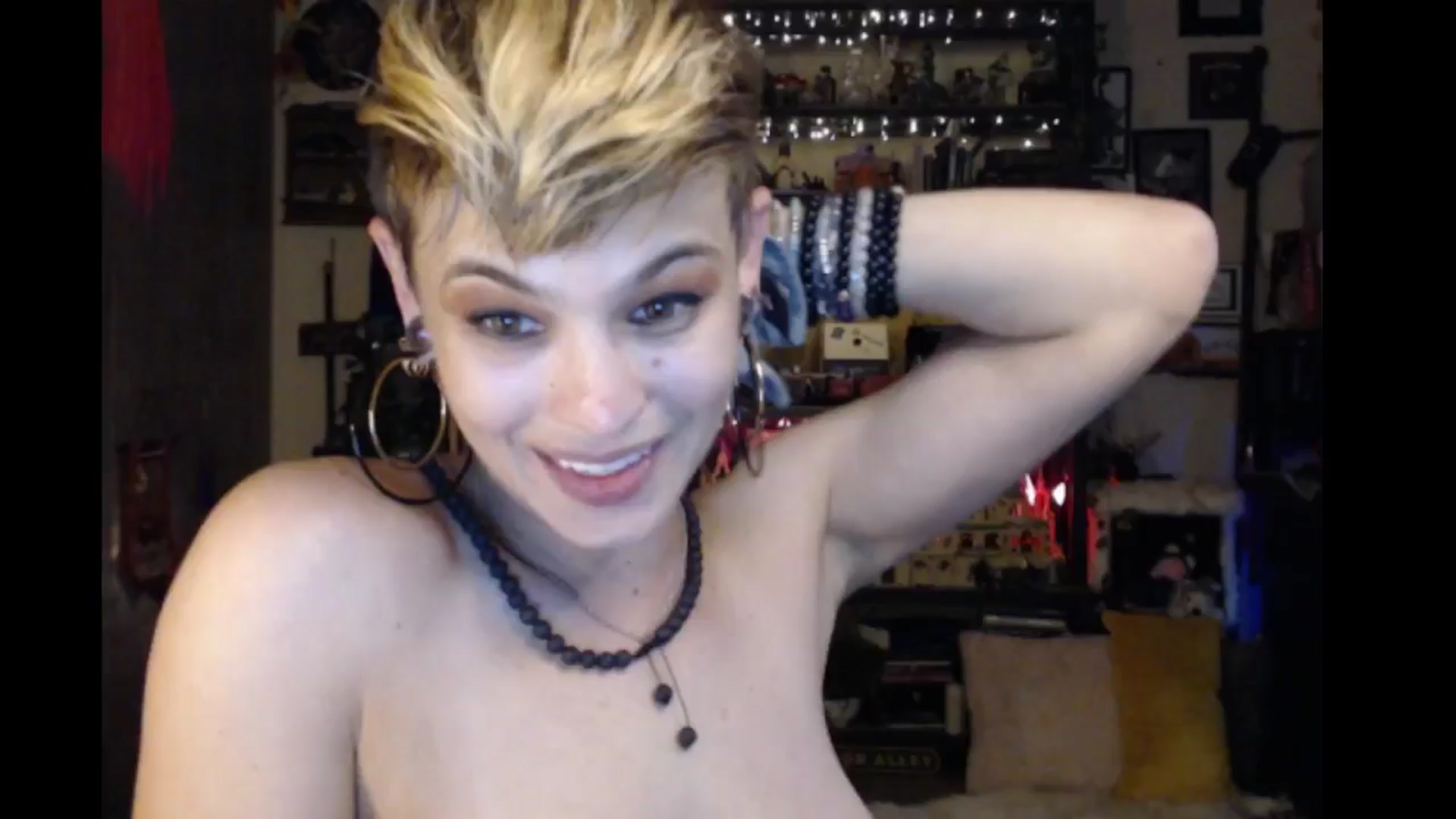 Gallery image thumbnail from Ancored's myfreecams stream on, 08/07/2024, 24:01 image 16 of 20