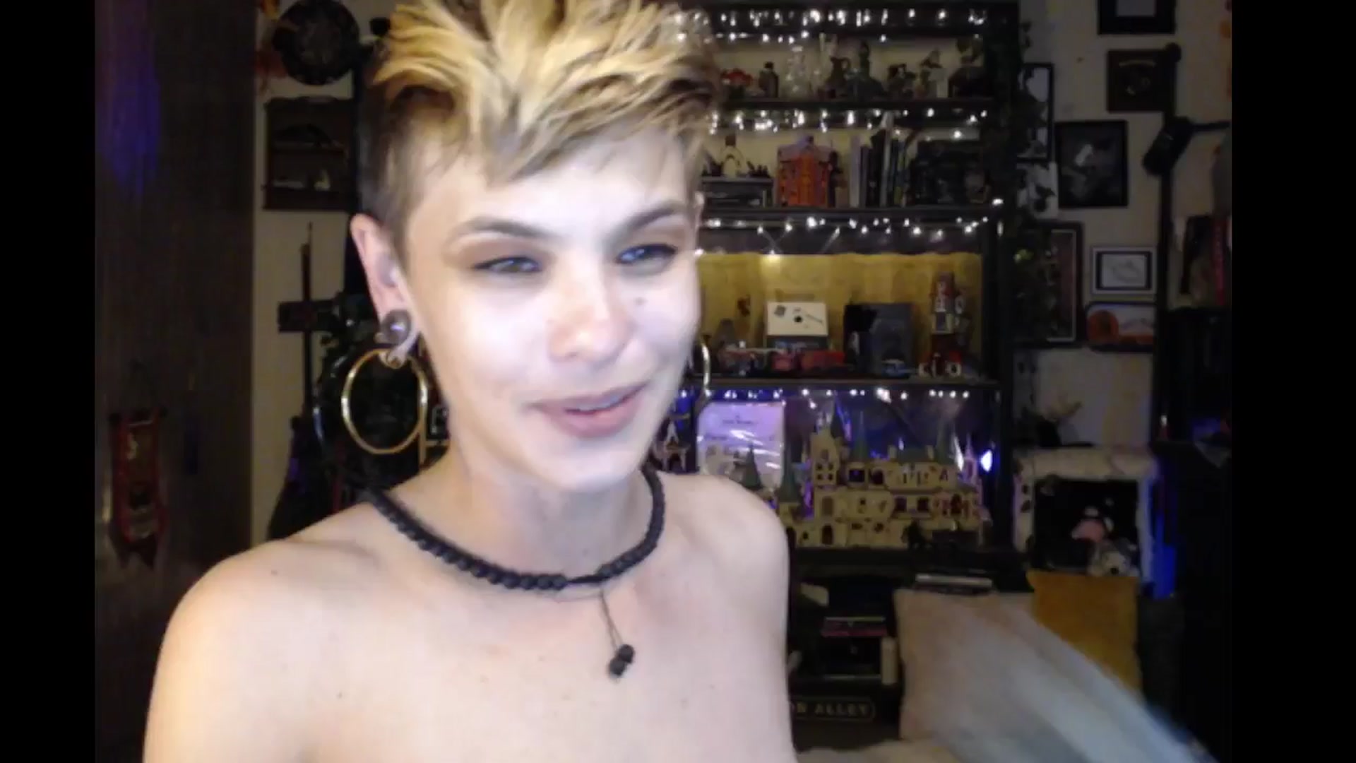 Gallery image thumbnail from Ancored's myfreecams stream on, 08/07/2024, 24:01 image 17 of 20